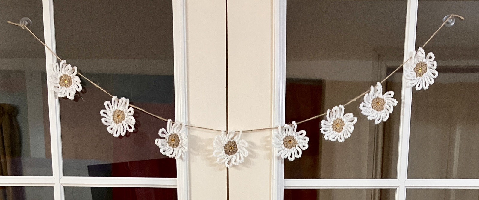 🌸NEW Hand Crochet sparkly daisy Jute Rustic Bunting Window Summer sequins Gift