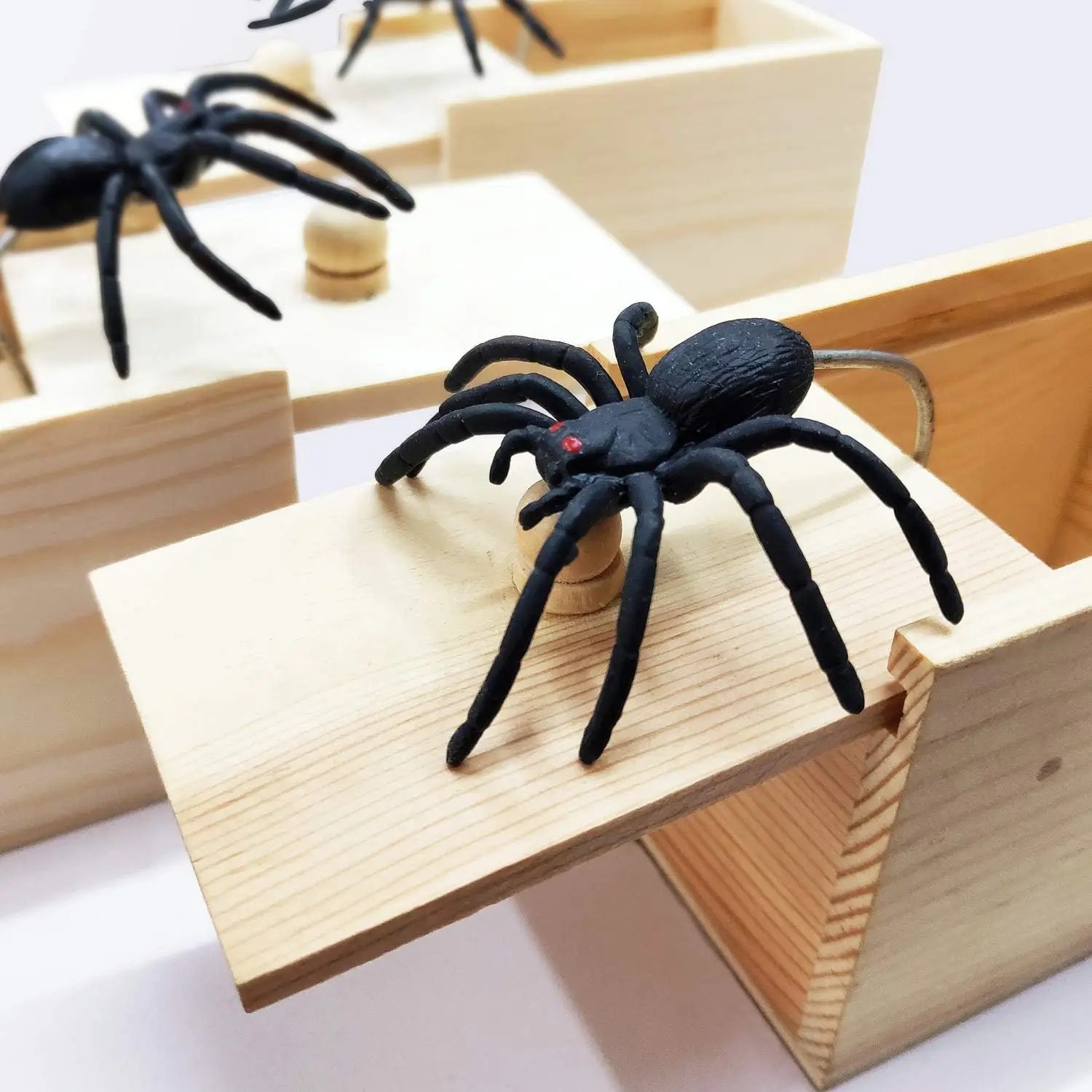 Wooden Spider Prank Box Jump Scare Surprise Gag Toy Funny Halloween Gift