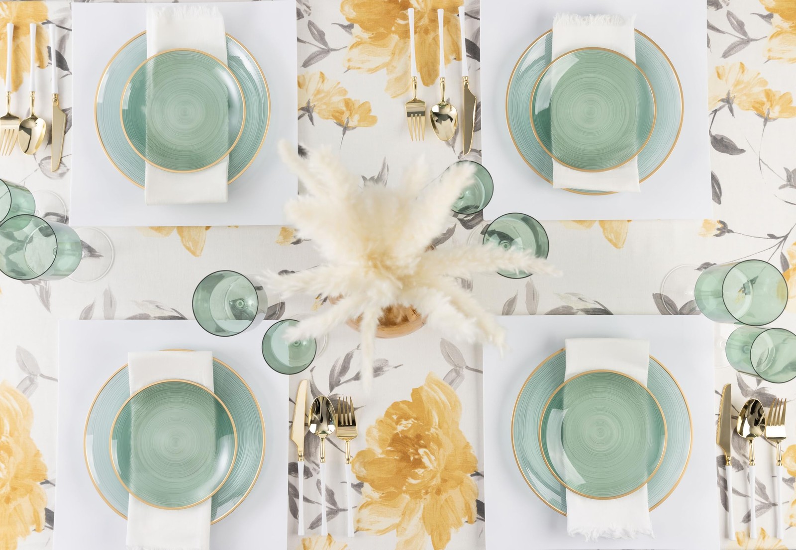 32 Pieces Crystal Design Plastic Plates Combo Pack 7 inch and 10 inch Gold Ri…