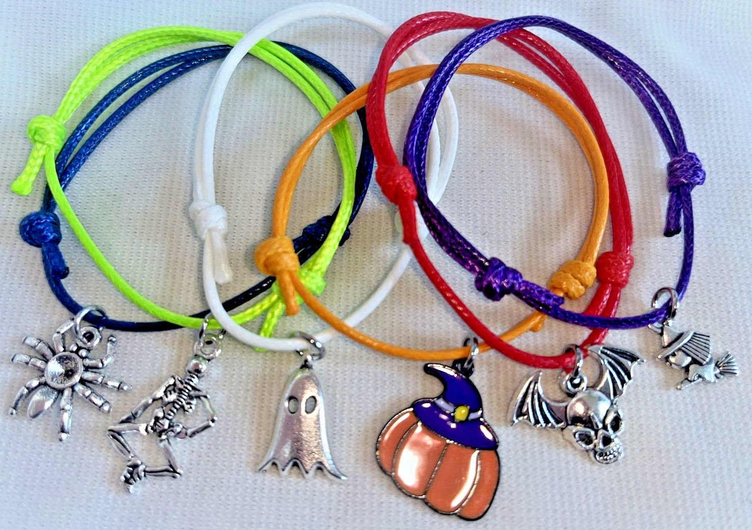 6 HALLOWEEN FRIENDSHIP BRACELETS TRICK OR TREAT SPOOKY PARTY BAG FILLERS PRIZE