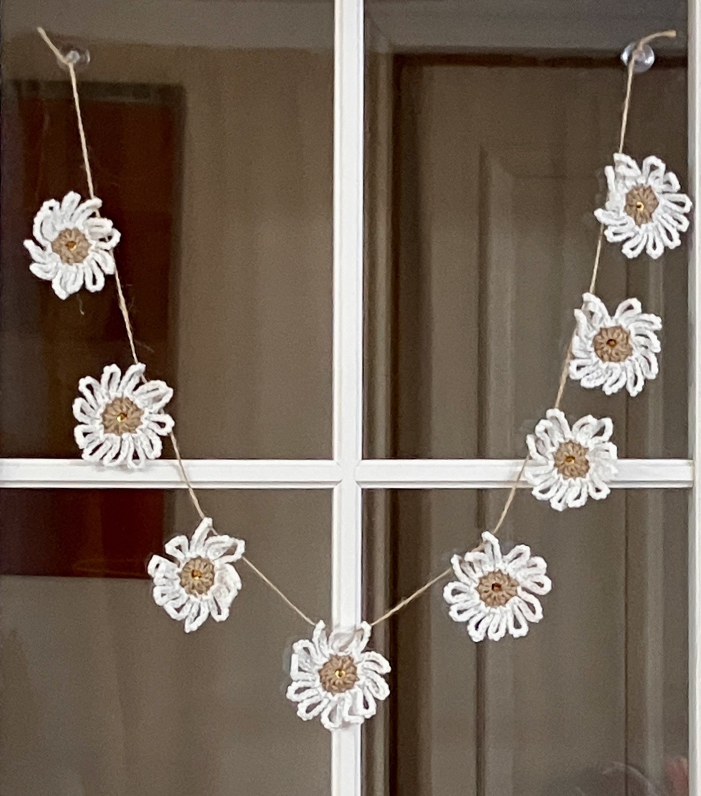🌸NEW Hand Crochet sparkly daisy Jute Rustic Bunting Window Summer sequins Gift