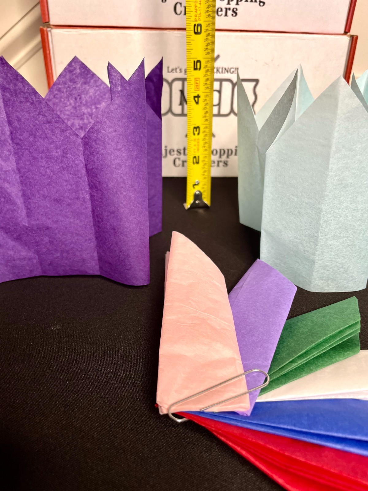 Christmas Cracker Premium Quality Tissue Paper Hats / Crowns / Jokes & Snaps NEW