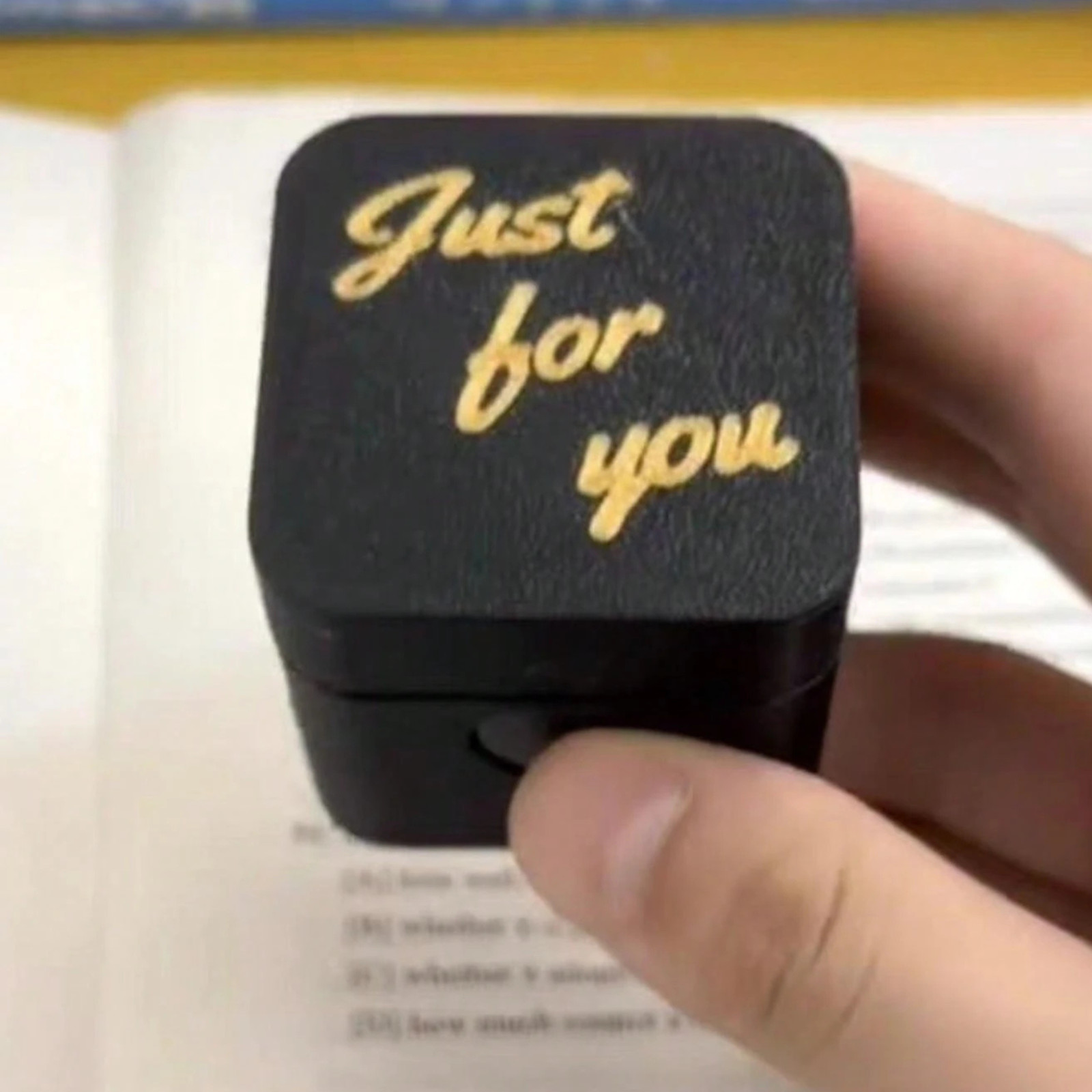 Middle Finger Surprise Gift Box Middle Finger Perfect Prank Hand Pop-Up Gift Box