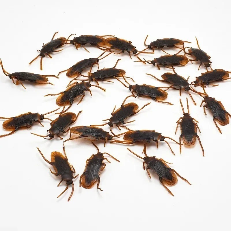 10 Prank Cockroaches Realistic Cock Roach Rubber Fake Creepy Bugs Gag Toy Joke