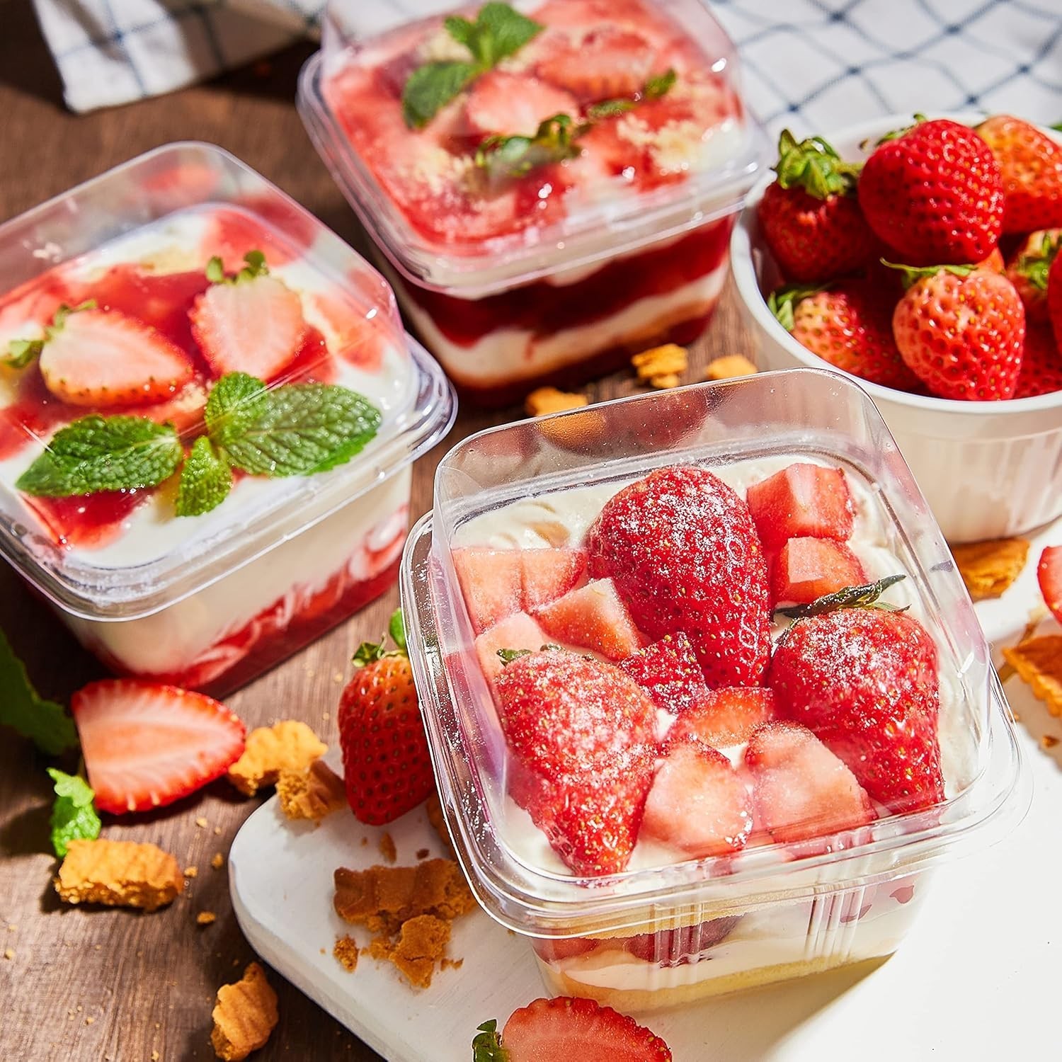 50 Pack 8 oz Square Plastic Dessert Cups with Lids and Sporks, Disposable Cak…