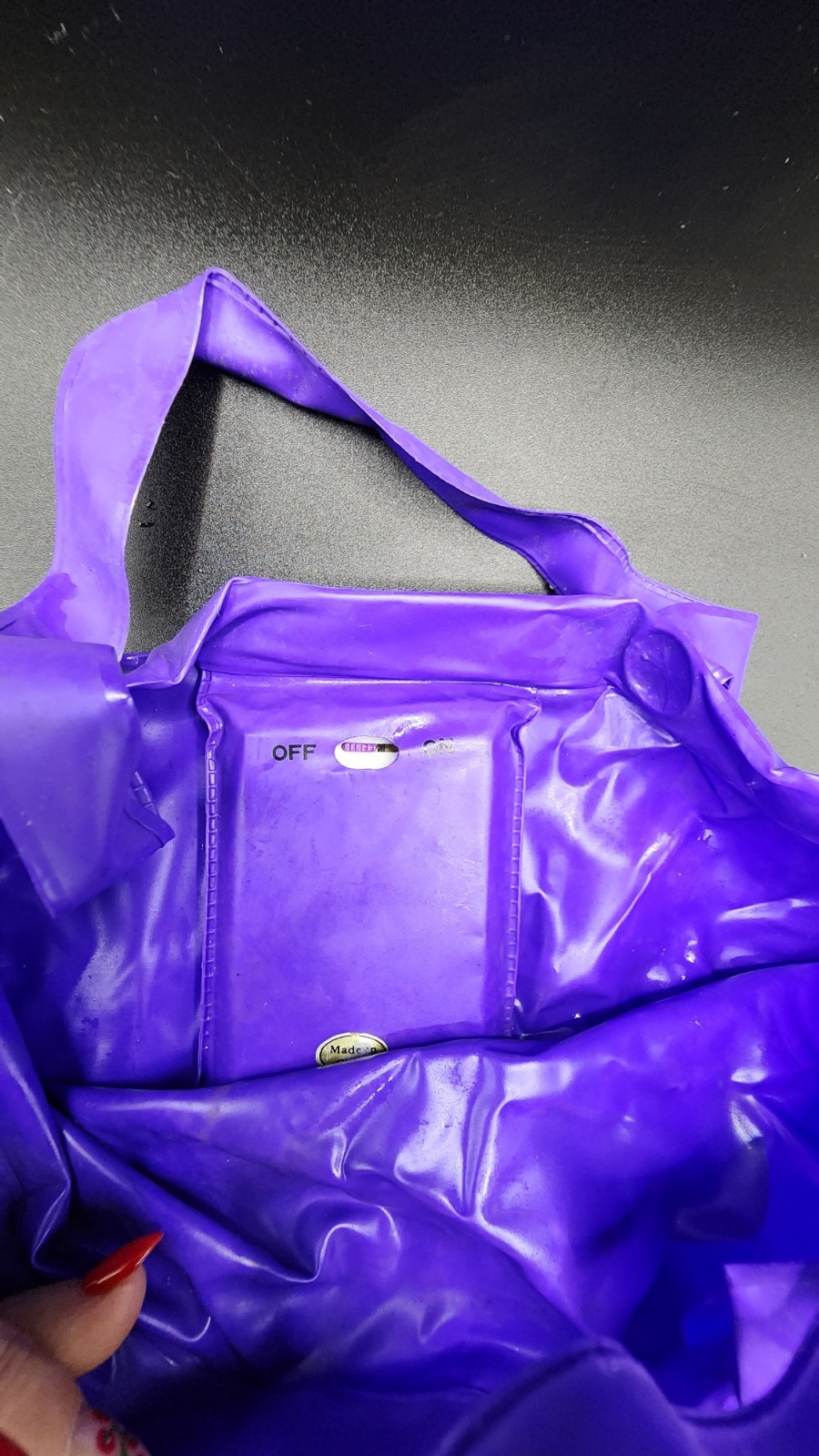 Avon “Laughing Witch” plastic Halloween party tote bag A17