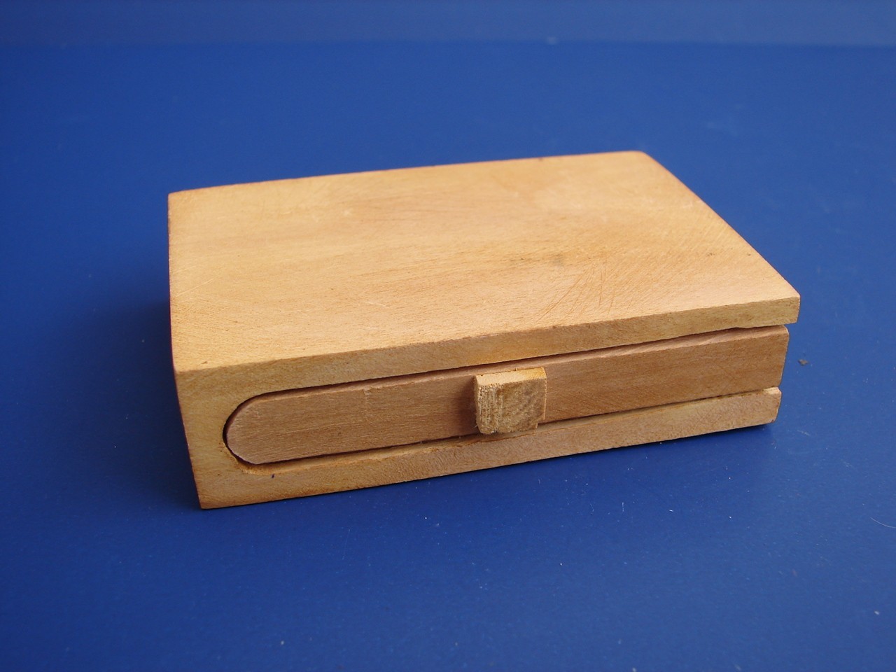 Snake Bite Gag in Wooden Box Gag Gift Surprise Practical Joke Prank Toy Scare