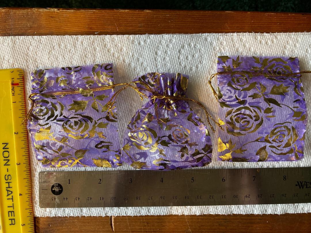 25 Lavender GOLD HEARTS Design Organza Bags Favors/Gold StringTies USA SELLER