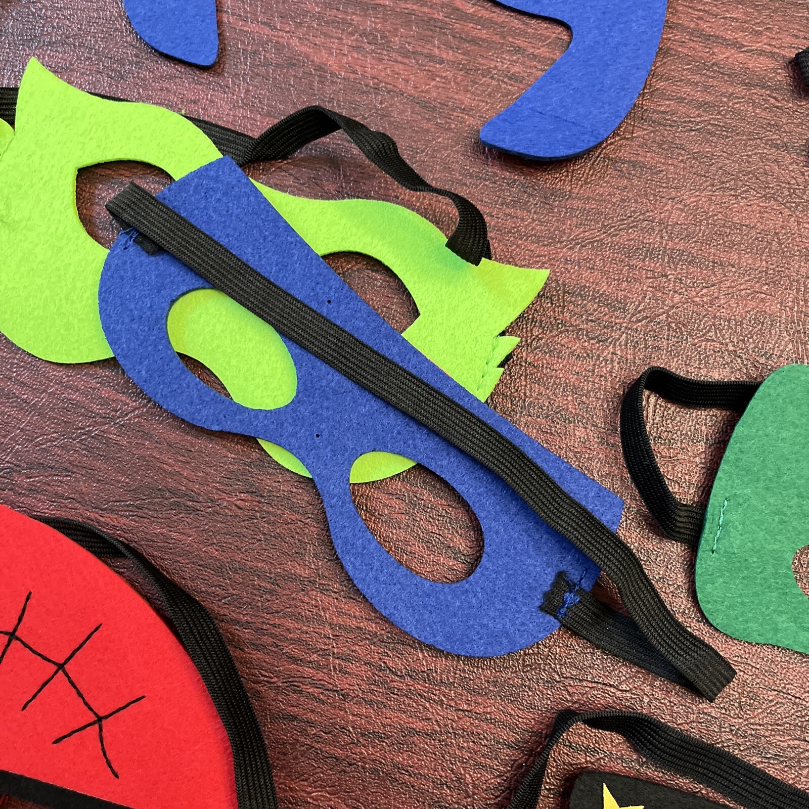 Superhero Masks Party Favors for Kids 36 Pcs Kids Super Hero Cosplay NEW