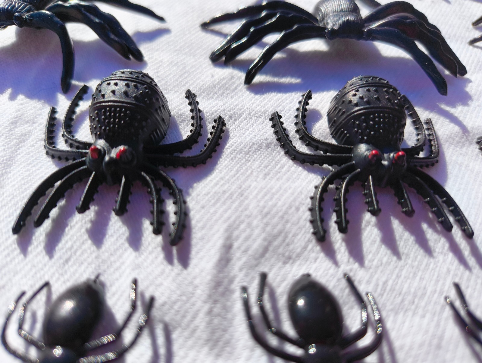 20 Fake Realistic Spider Insect Model Joke Prank Scary Prop Halloween Toy Horror