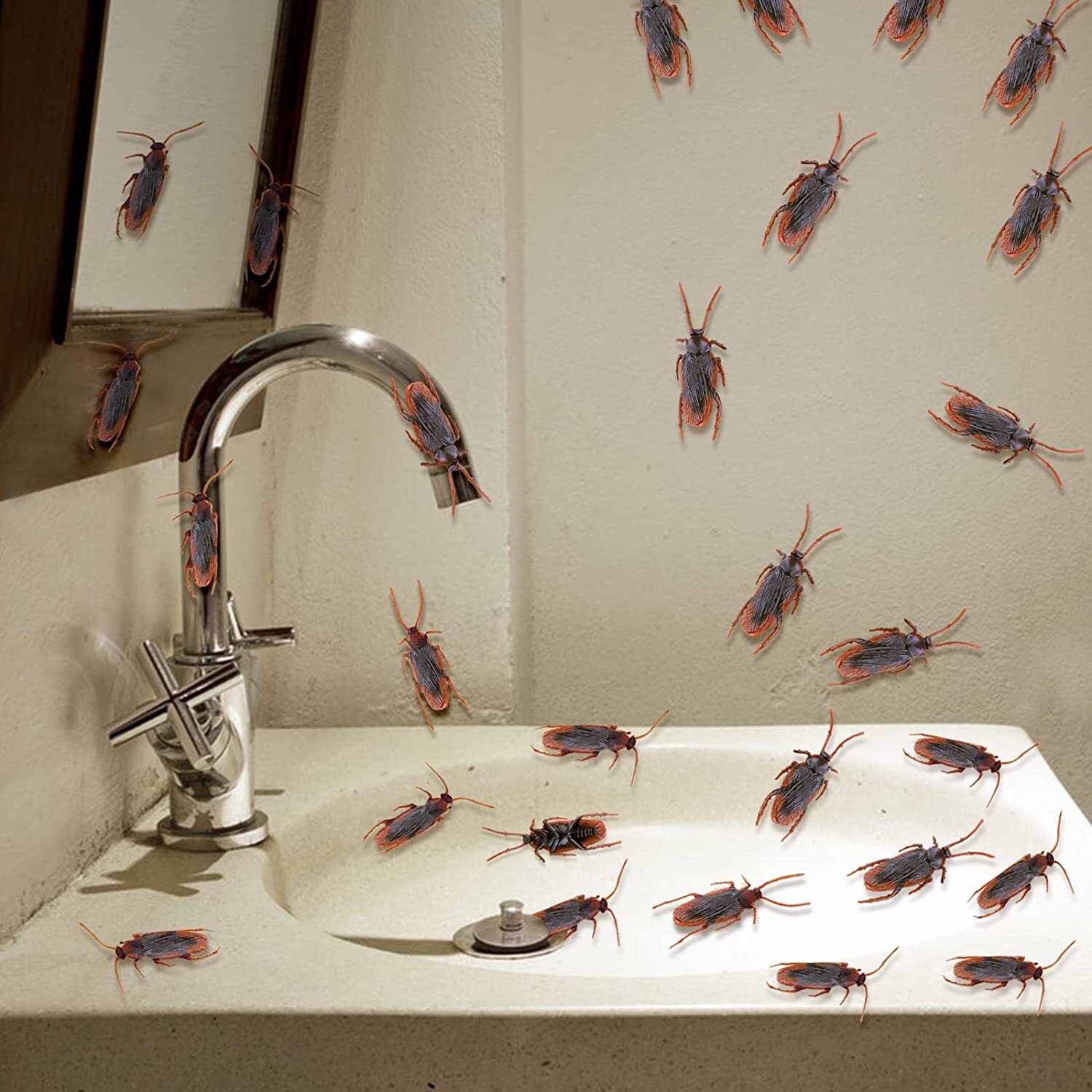 20 Prank Fake Roaches Plastic Cockroaches Creepy Roach Bugs Party Game Toy Gifts