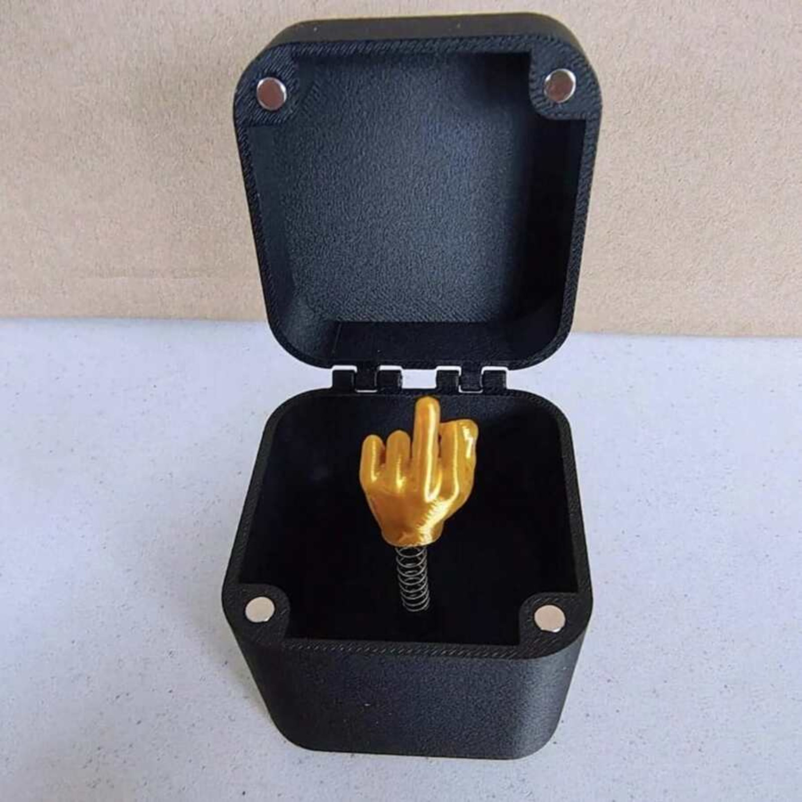 Middle Finger Surprise Gift Box Middle Finger Perfect Prank Hand Pop-Up Gift Box