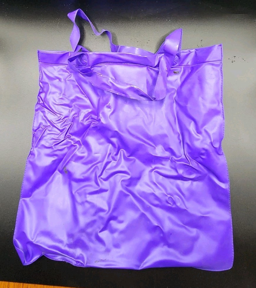 Avon “Laughing Witch” plastic Halloween party tote bag A17