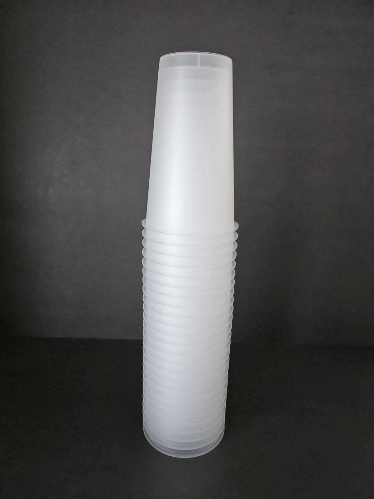 25 Disposable Heavy Duty Tall Plastic 16 oz Cups With Sip Lids Great for Favors