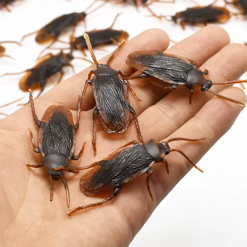 40PCS Realistic Fake Cockroaches Rubber Prank Bugs Novelty Gag Joke Toy Decor