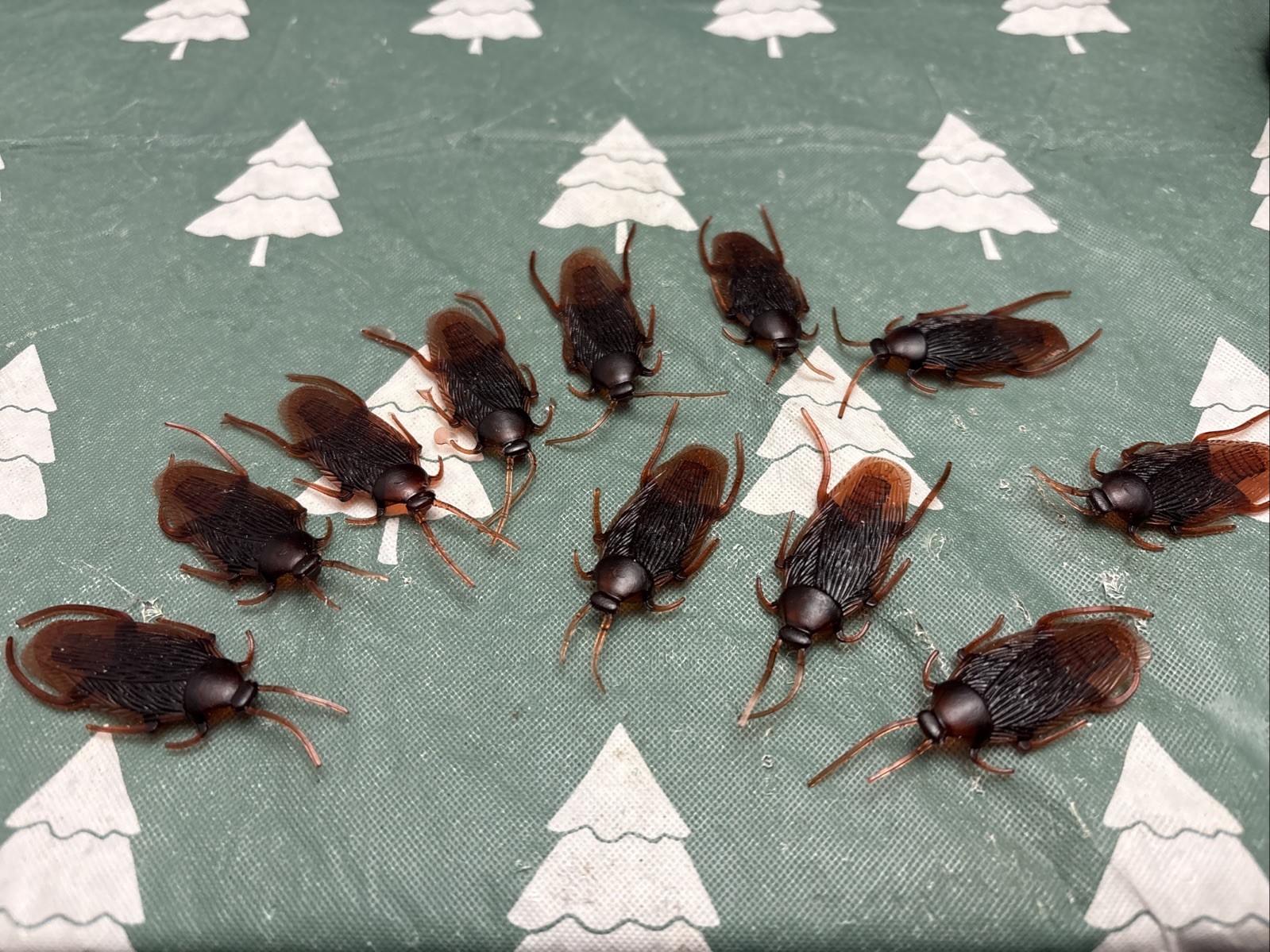 10 Prank Cockroaches Realistic Cock Roach Plastic Fake Creepy Bugs Gag Toy Joke