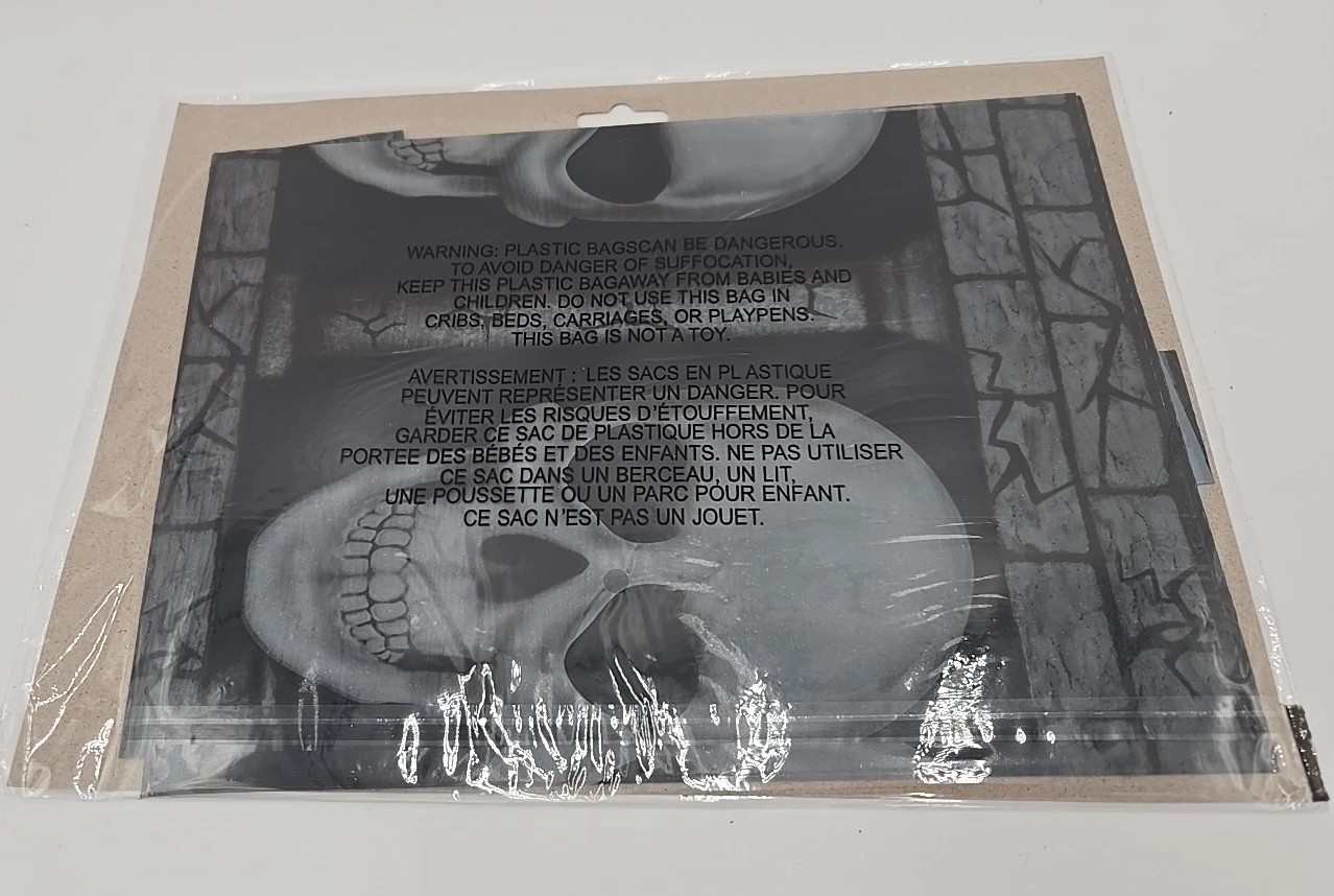 Halloween Graveyard Haunted House Spooky Skull 25 ft x 12 In Plastic Wall Border