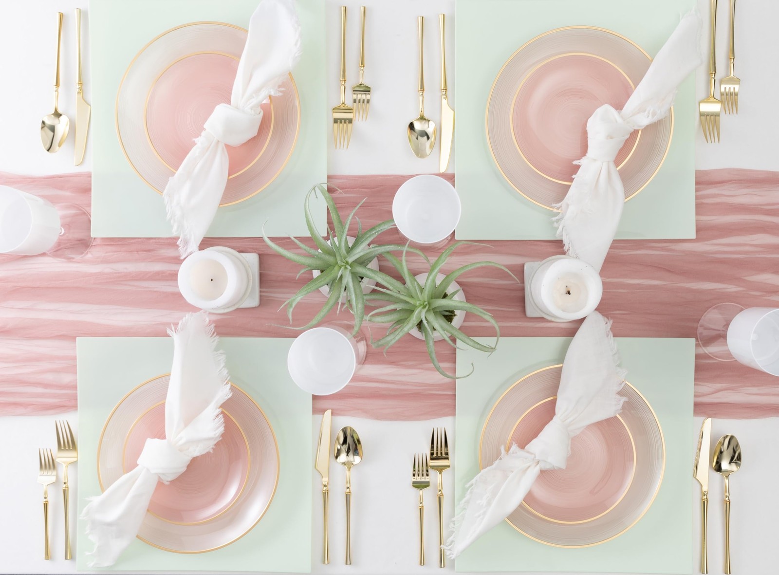 32 Pieces Crystal Design Plastic Plates Combo Pack 7 inch and 10 inch Gold Ri…