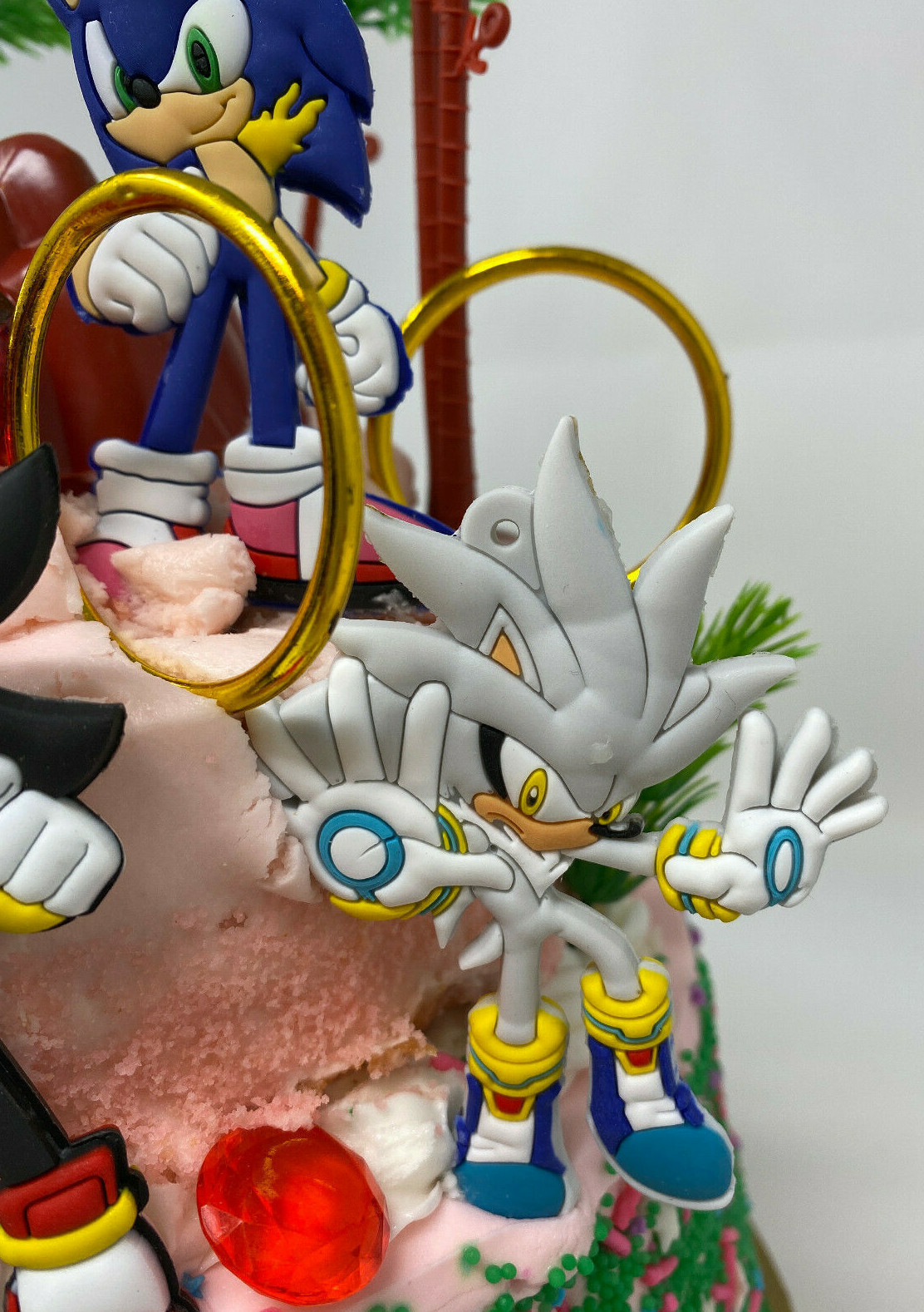 Sonic The Hedgehog Deluxe Birthday Cake Topper Set **BRAND NEW**