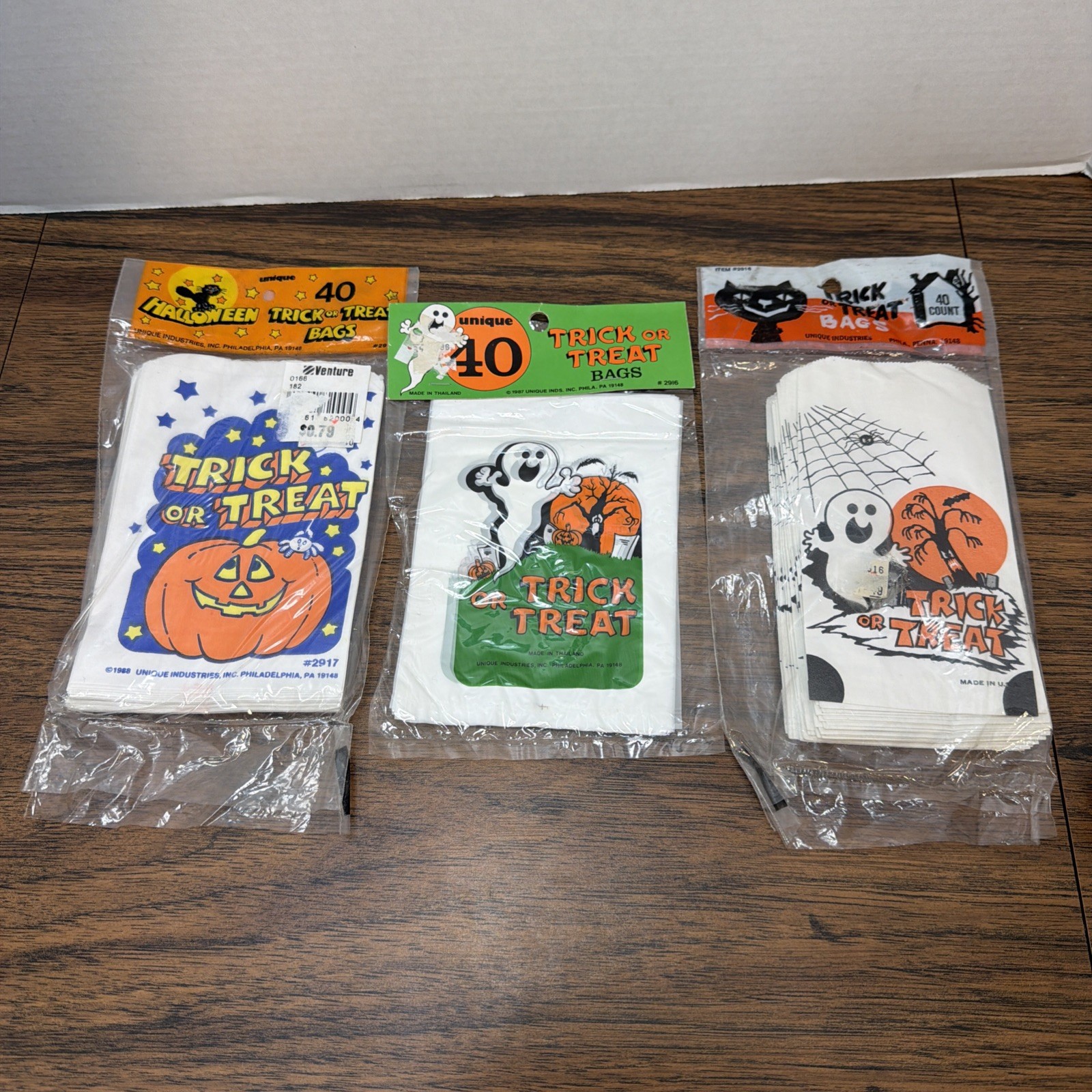 Vtg Halloween Trick or Treat bags Pumpkin Ghost 1980s 120ct NOS Paper & Plastic
