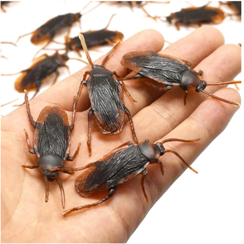 20PCS Realistic Fake Cockroach Toys – Horror Prank Props for Halloween Decor