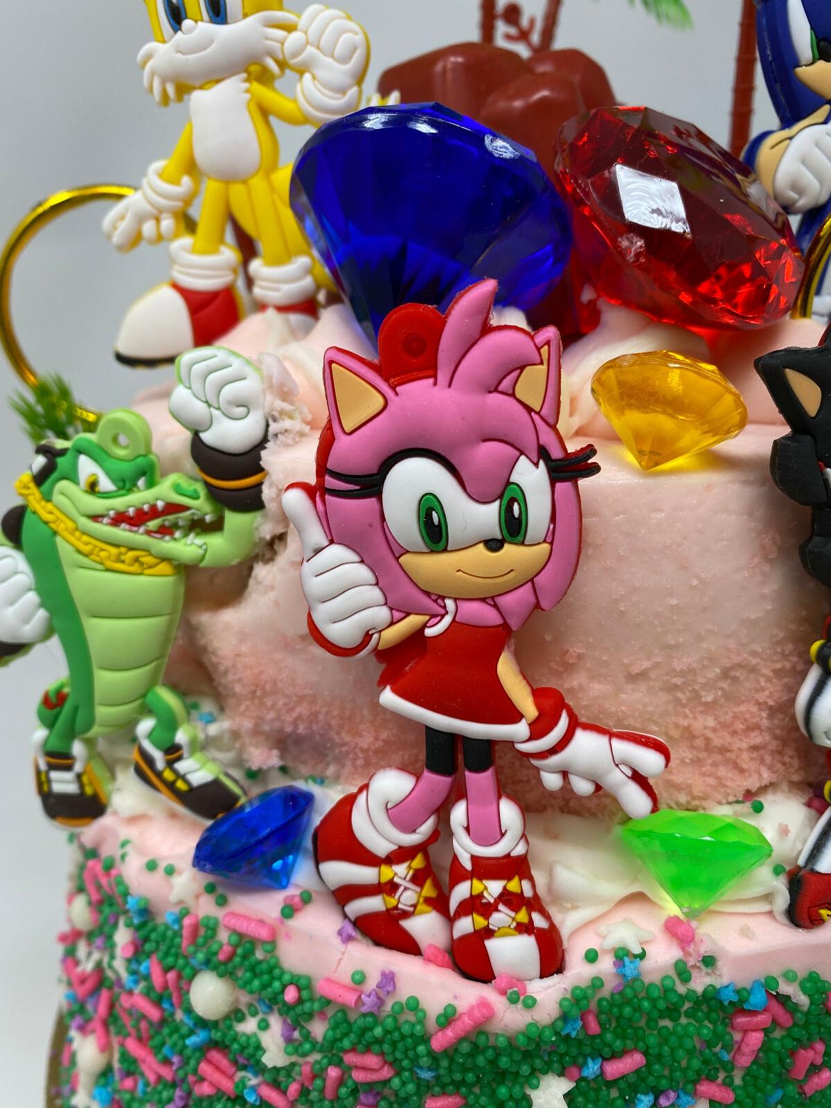 Sonic The Hedgehog Deluxe Birthday Cake Topper Set **BRAND NEW**