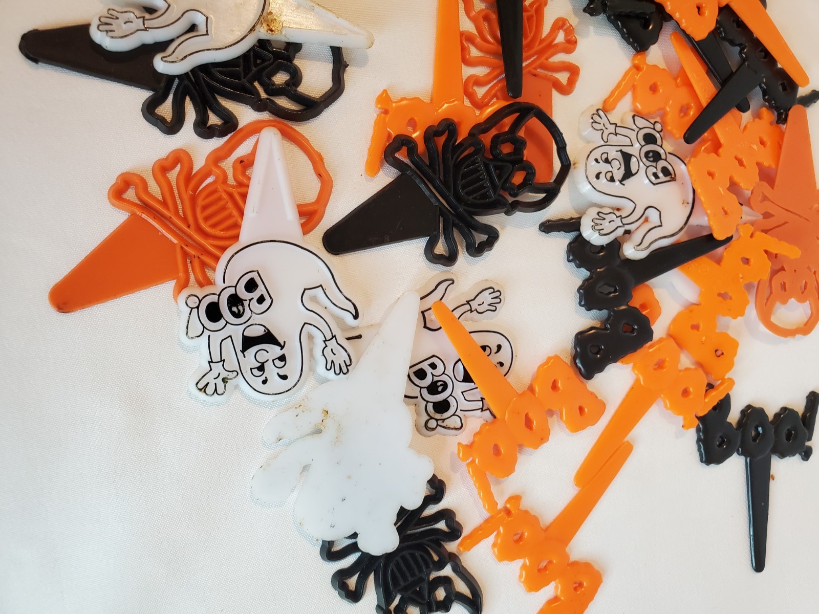 VTG LOT HALLOWEEN PLASTIC CAKE/CUPCAKE TOPPERS Ghost Boo Skeleton Lot Of 20