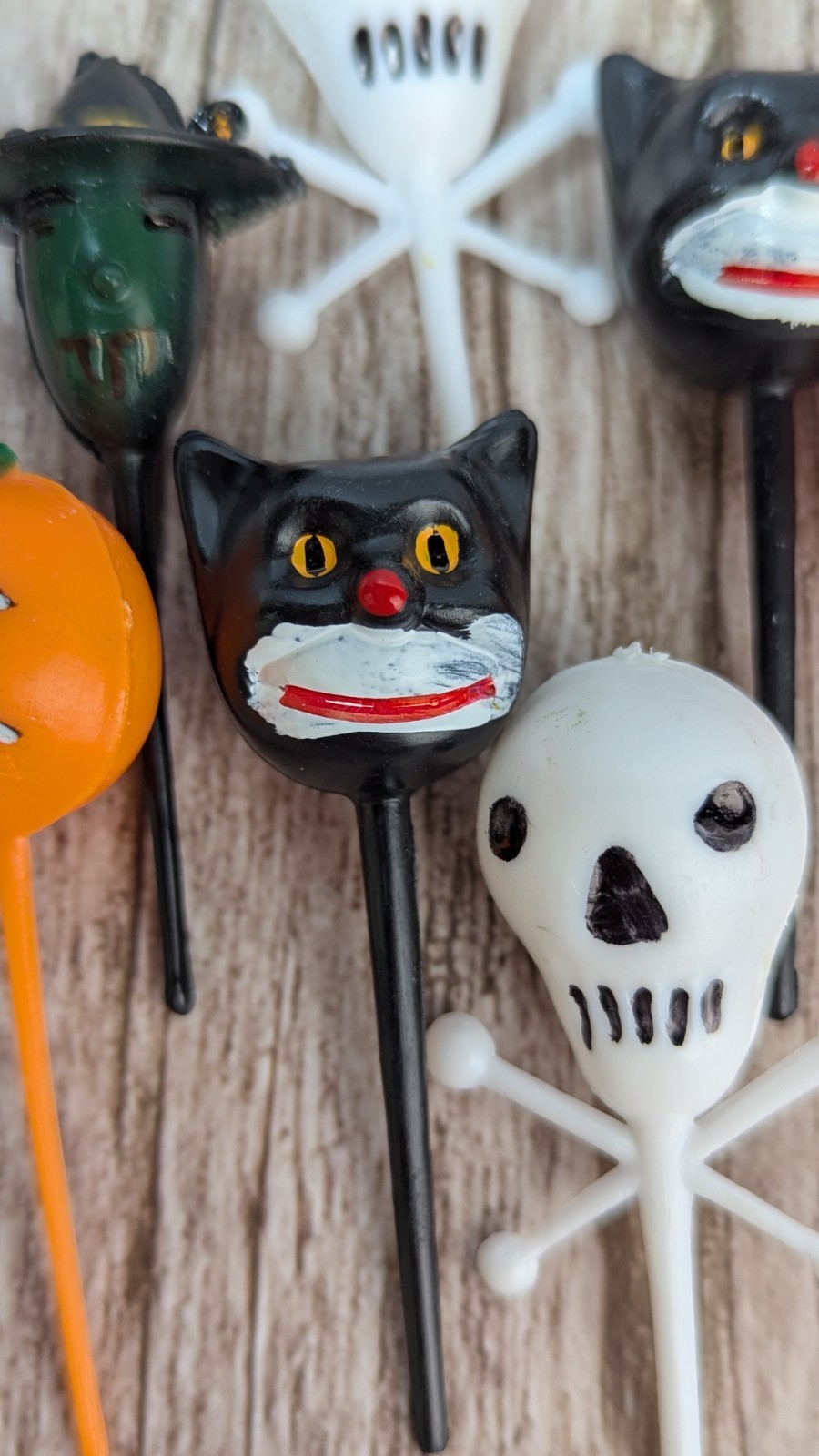 8 Piece Retro Halloween Assortment Cake Picks: Black Cat, Pumpkin, Witch, Skull