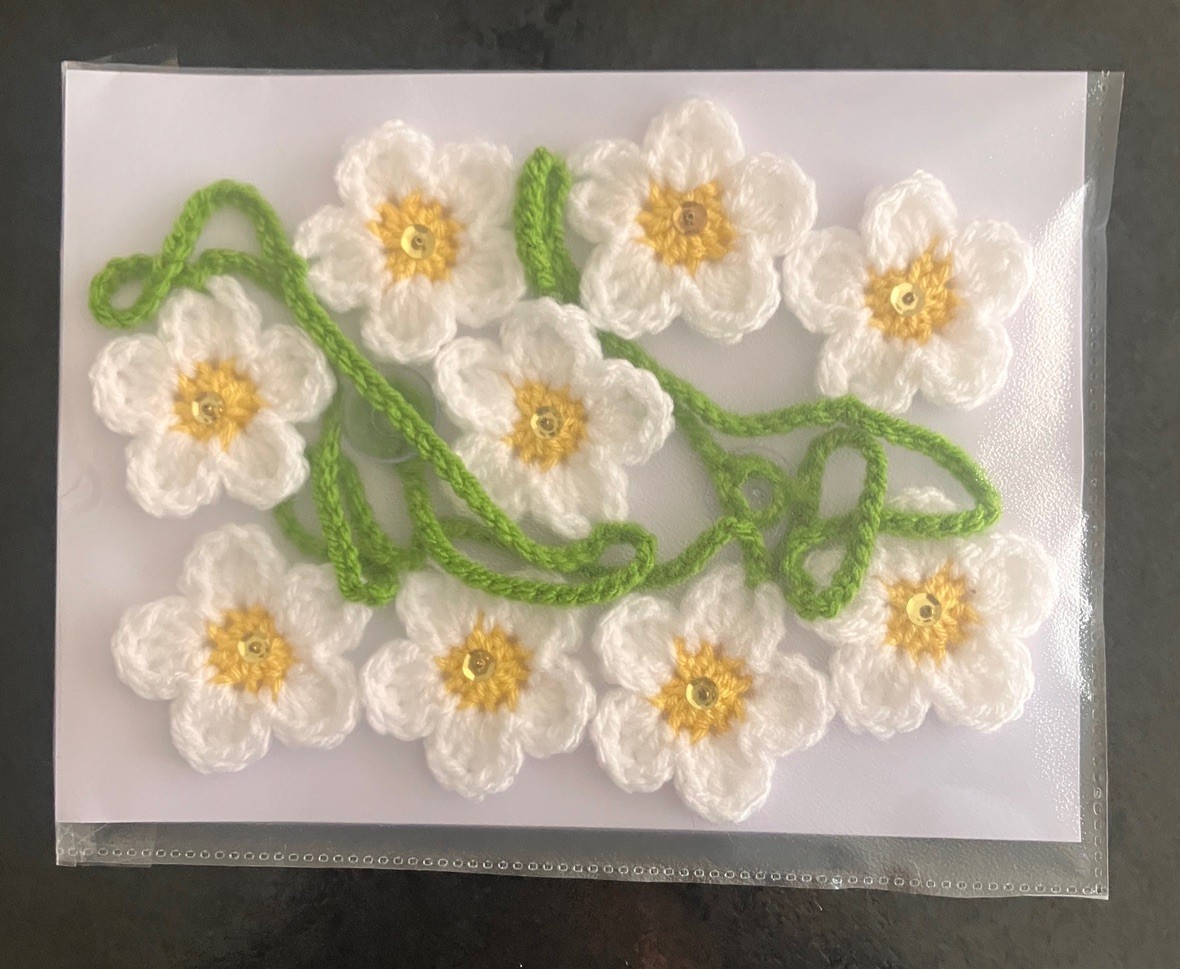 🌼NEW CUTE Hand Crochet daisy Flowers Bunting Sequins WINDOW SUMMER Camper Gift