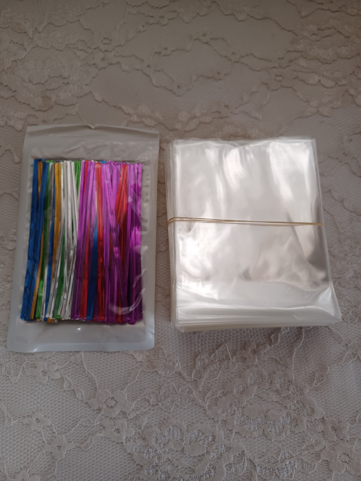 300 PCS 3″ x 4″ Clear Cello Treat Bags Plastic Cellophane Bag With Twist Ties