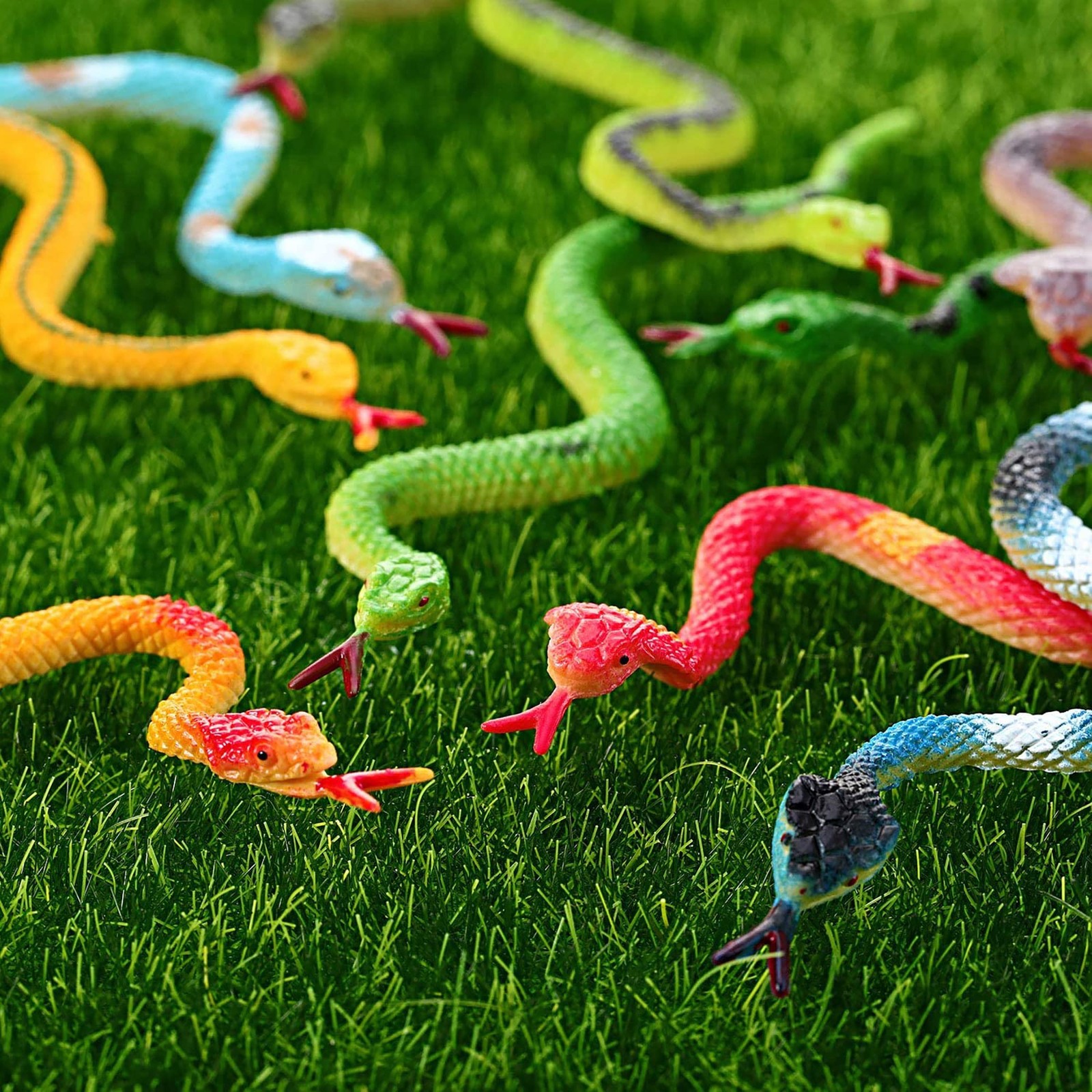 Blulu 24 Pieces Small Plastic Snakes Realistic Rubber 24 pcs, Multi_color