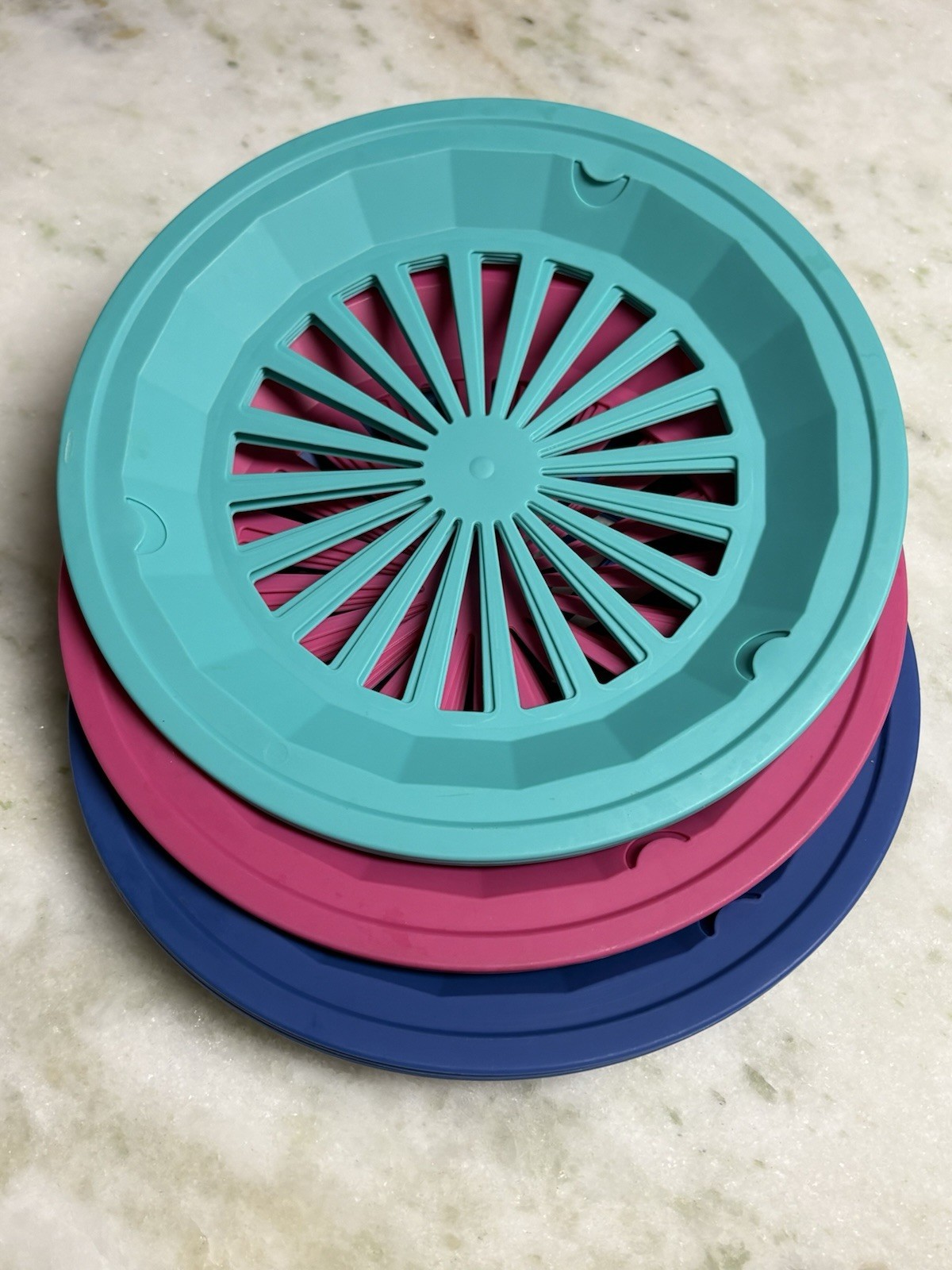 12 Pc Reusable Plastic 9” Paper Plate Holders, Blue Teal Pink