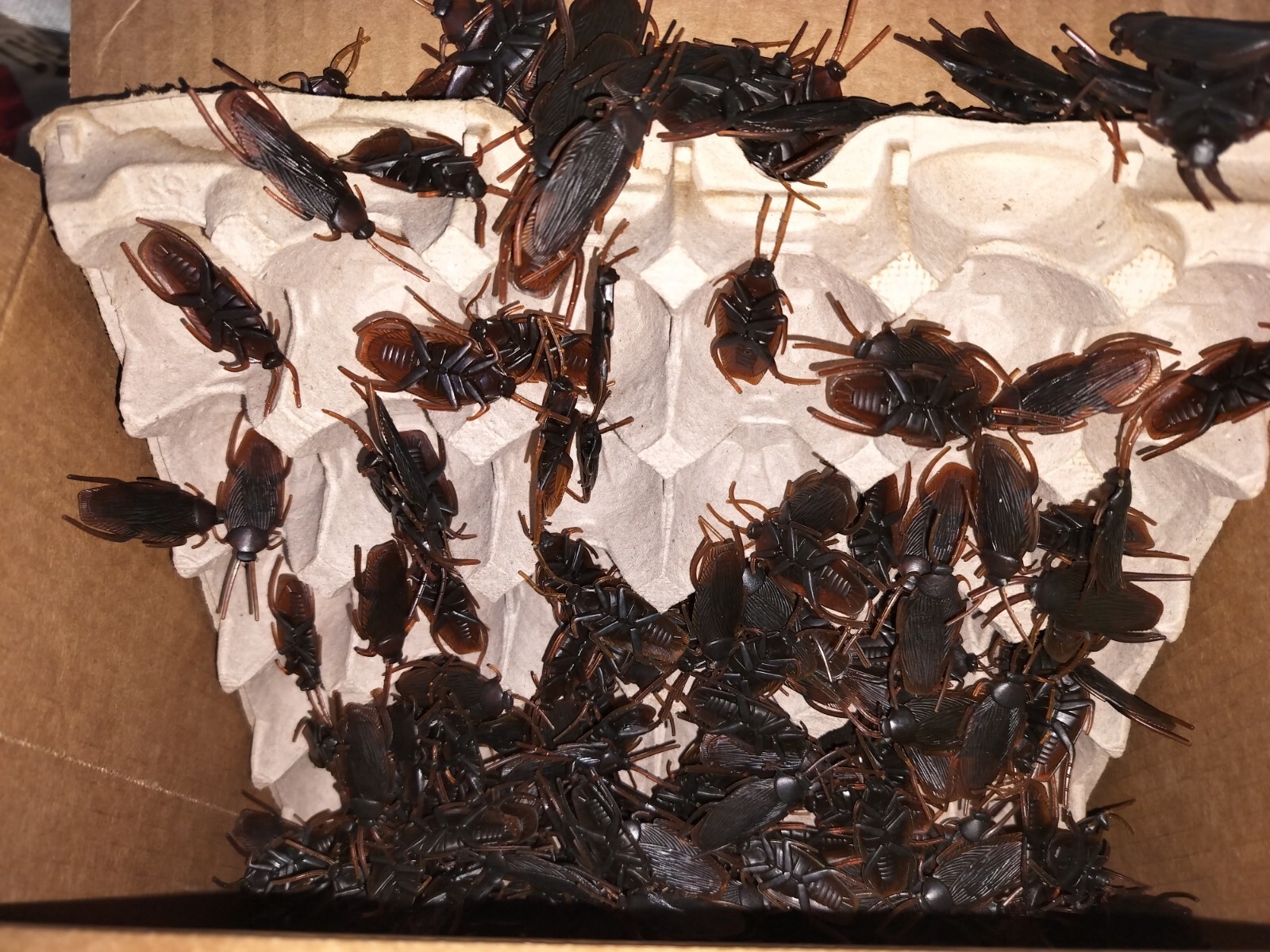 100 Prank Cockroaches Realistic Cock Roach Plastic Fake Bugs Gag Toy Joke