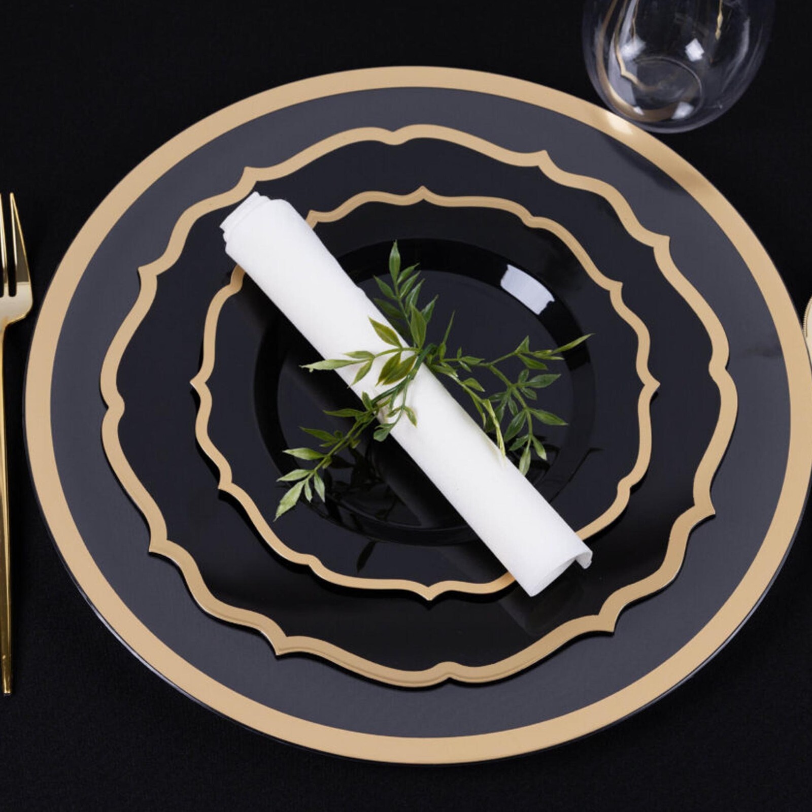 7.5″ Disposable Fancy Plastic Black Salad Plates Gold Rim Contemporary 10pcs