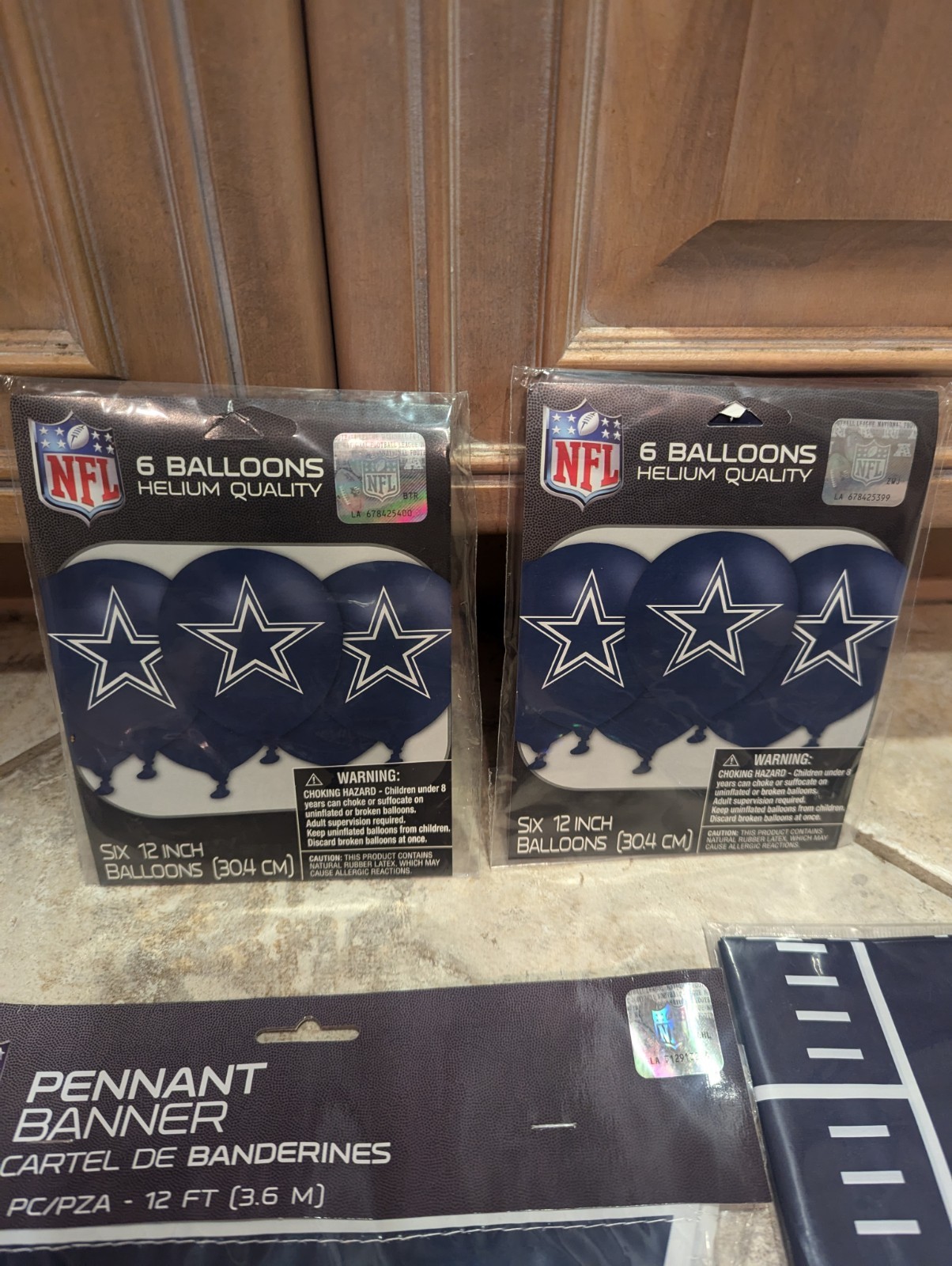 Dallas Cowboys NFL Football Party Decoration Plastic Tablecover Pennant Balloon