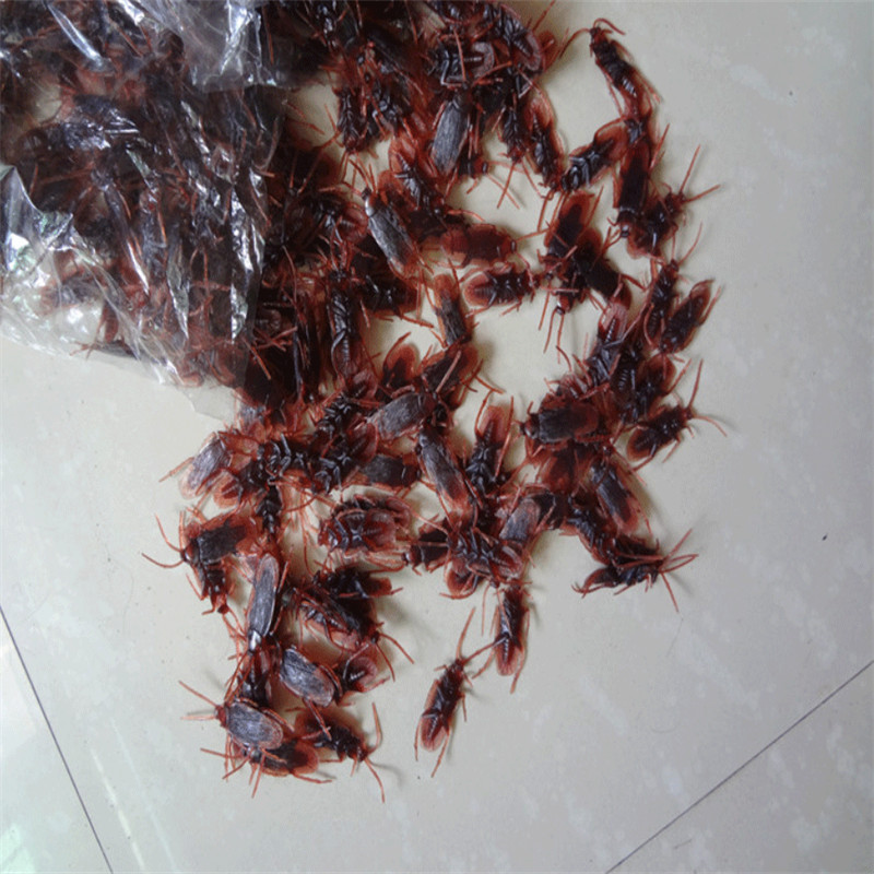 20PCS Realistic Fake Cockroach Toys – Horror Prank Props for Halloween Decor