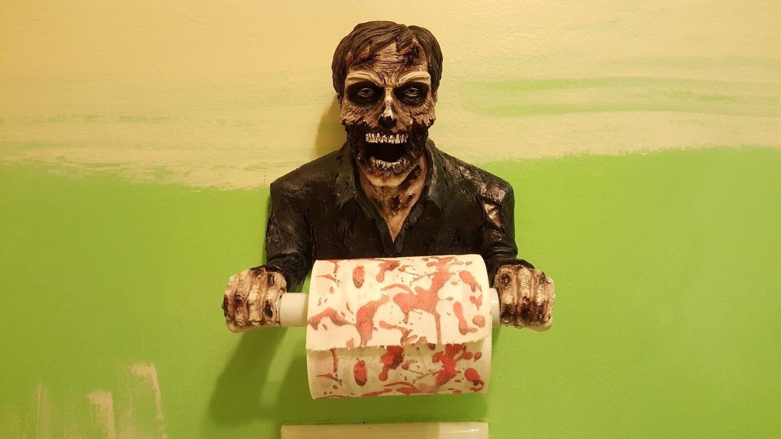 BLOODY Toilet Paper Roll – Halloween Party Bathroom Blood GaG Joke Horror Prank