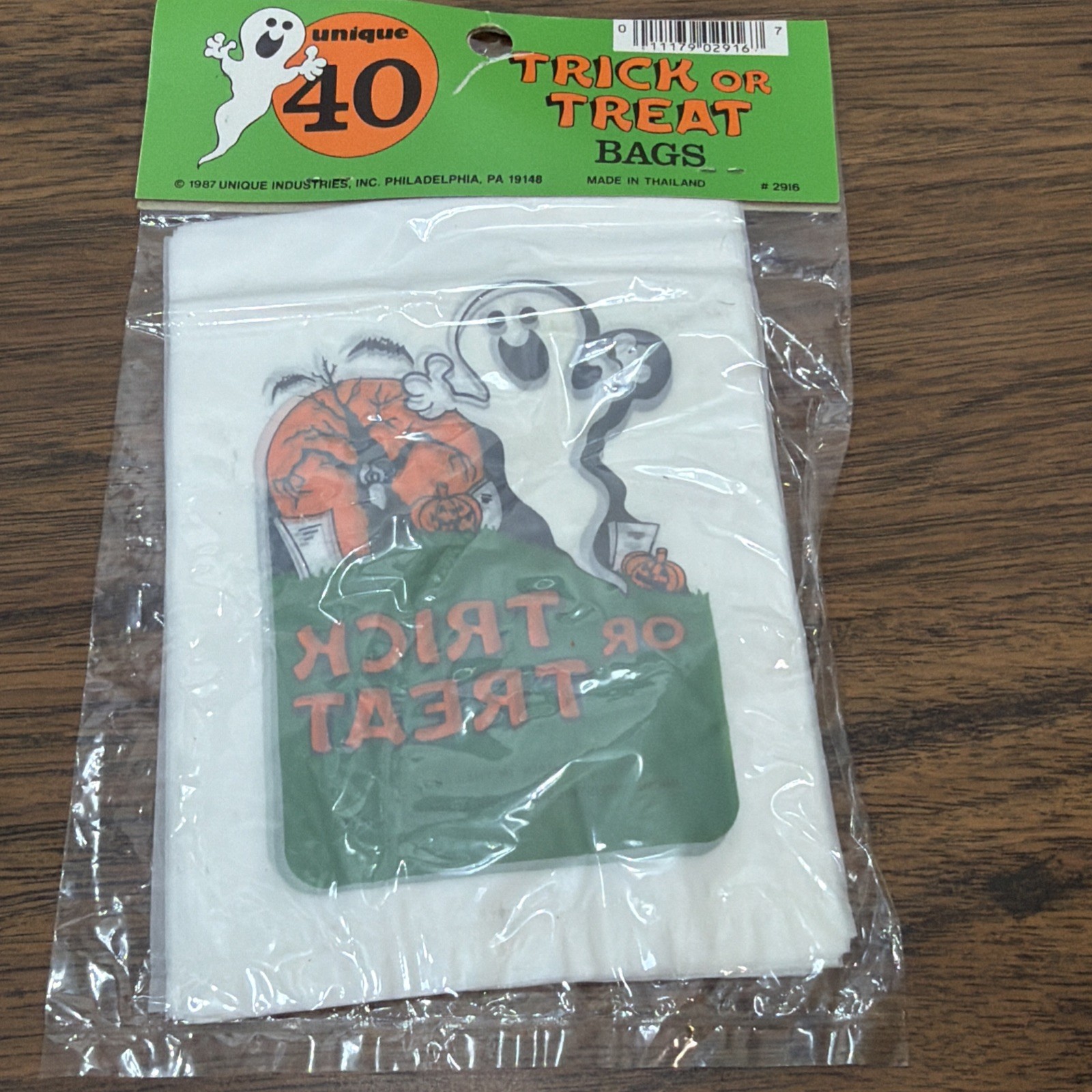 Vtg Halloween Trick or Treat bags Pumpkin Ghost 1980s 120ct NOS Paper & Plastic