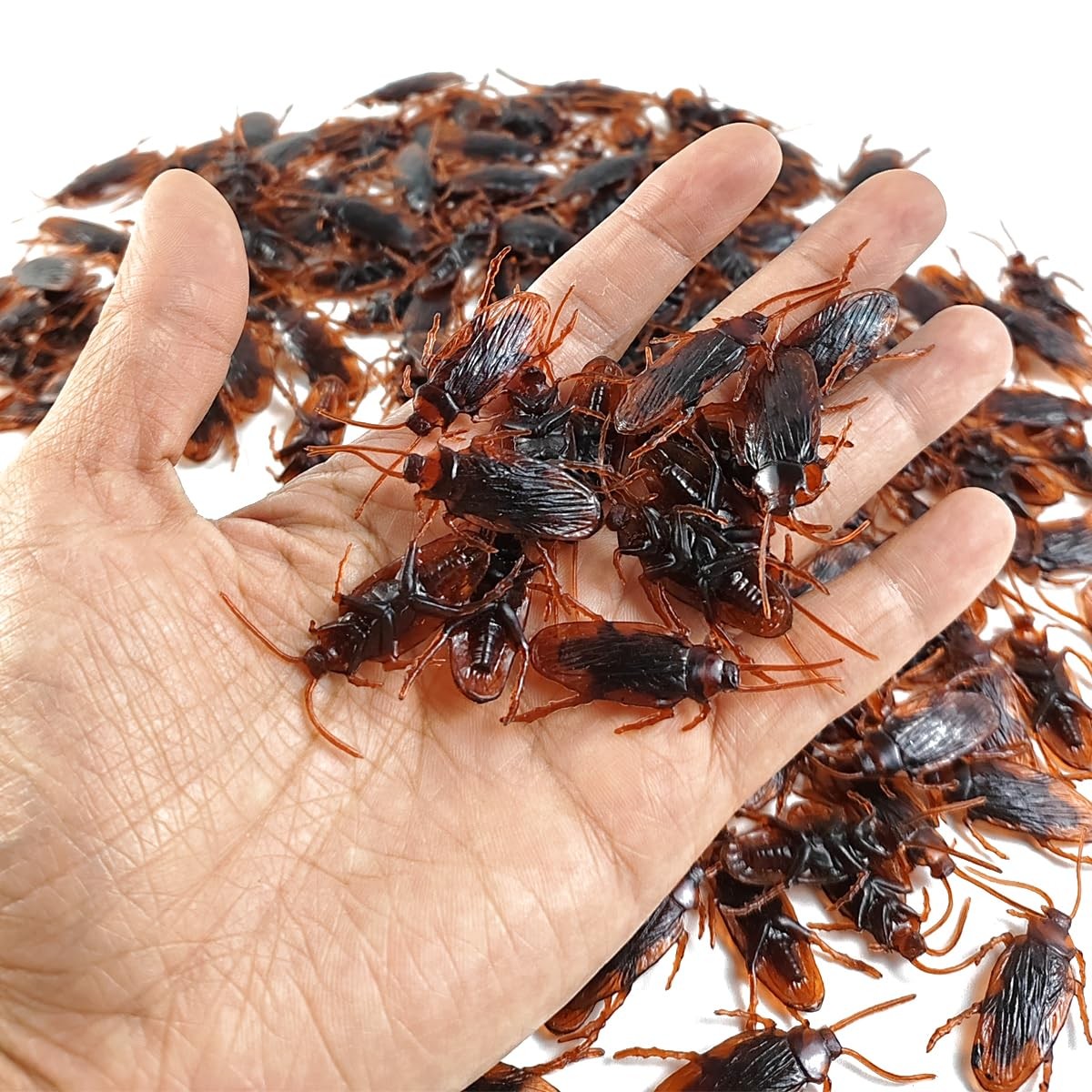 100 Prank Cockroaches Realistic Cock Roach Plastic Fake Creepy Bugs Gag Toy Joke