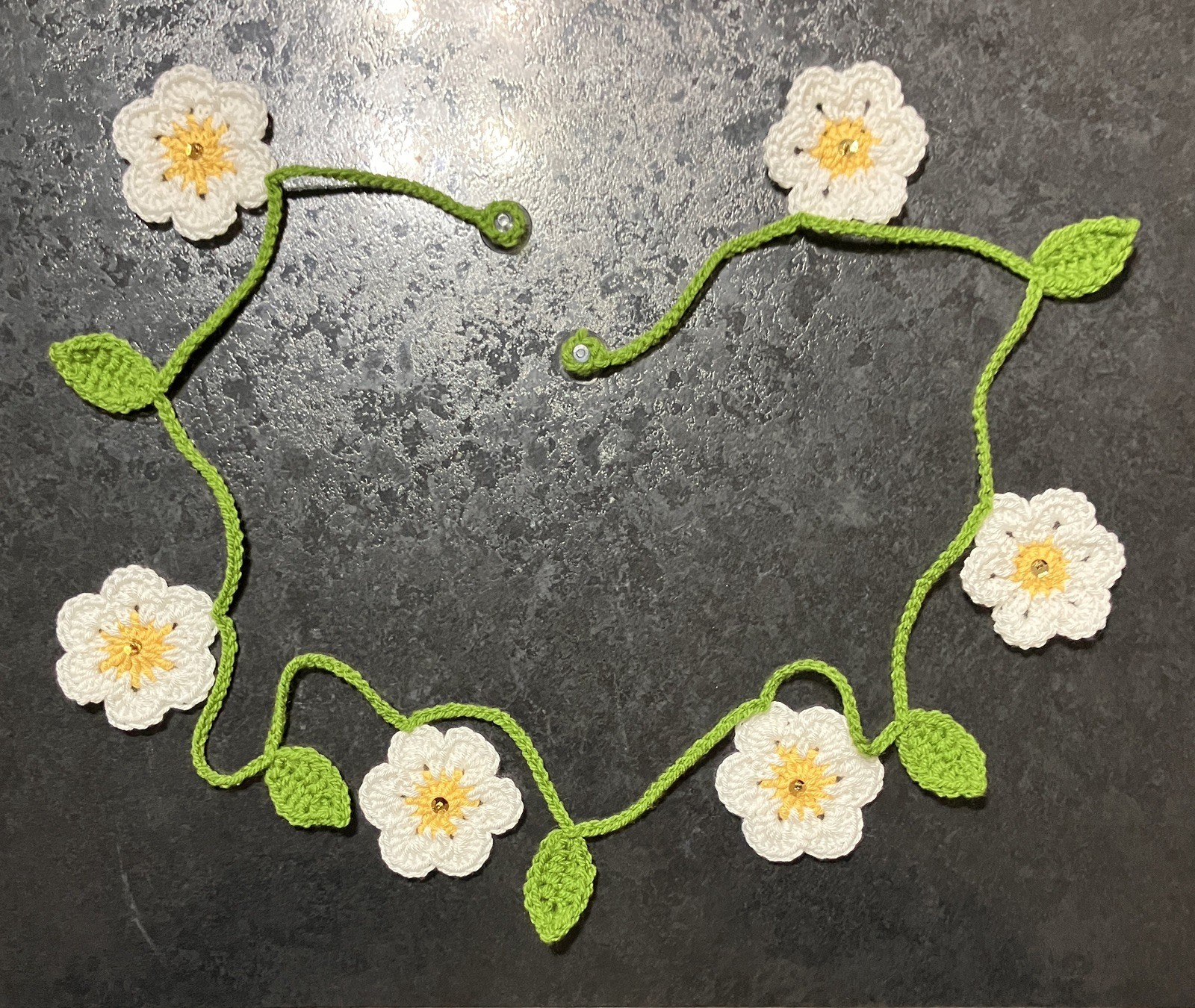 🌼 🍃 NEW Hand Crochet daisy Flowers Bunting Window Camper SUMMER Gift