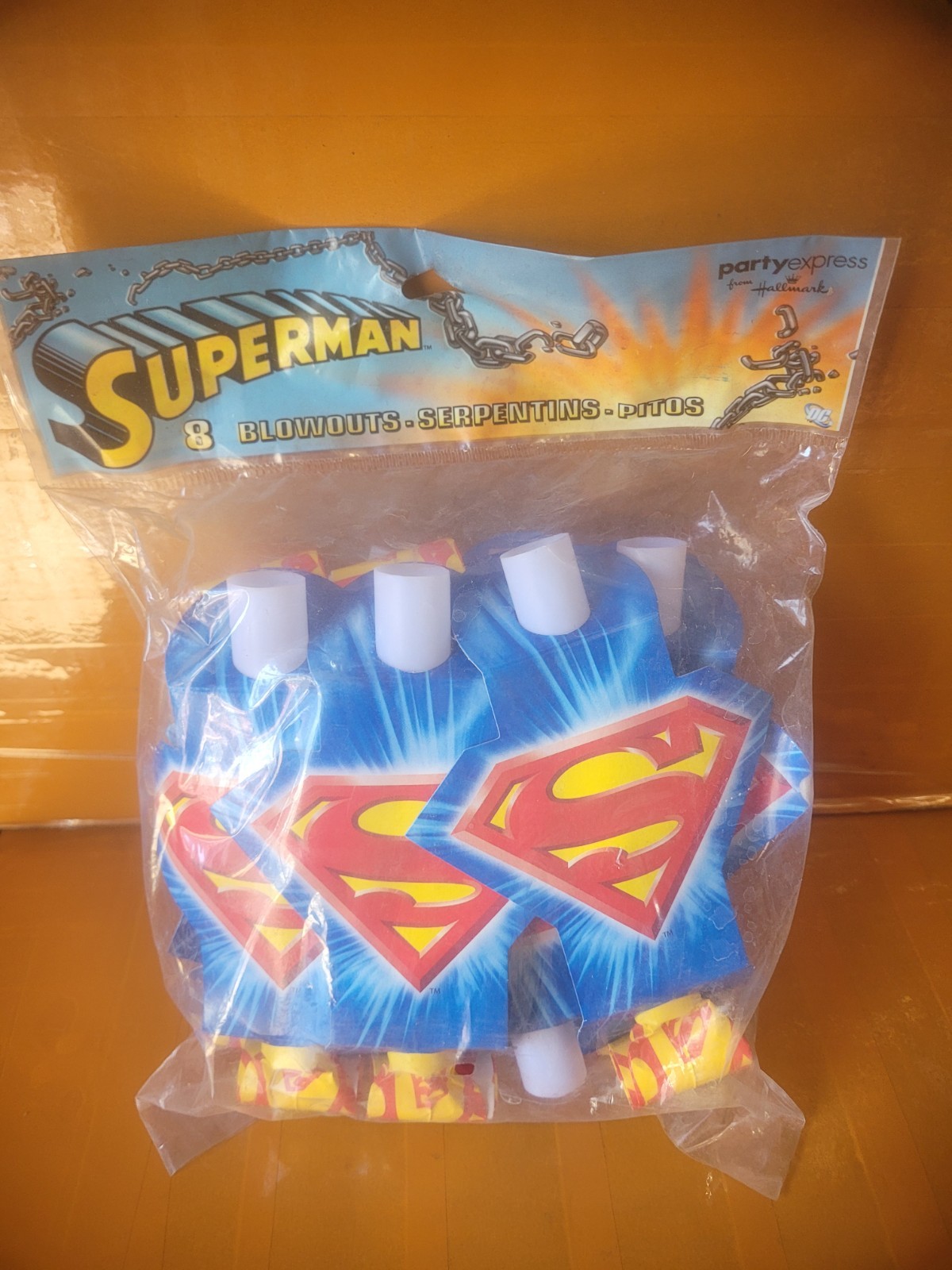 Superhero Superman Kid Birthday Party 8 Pieces Blowouts