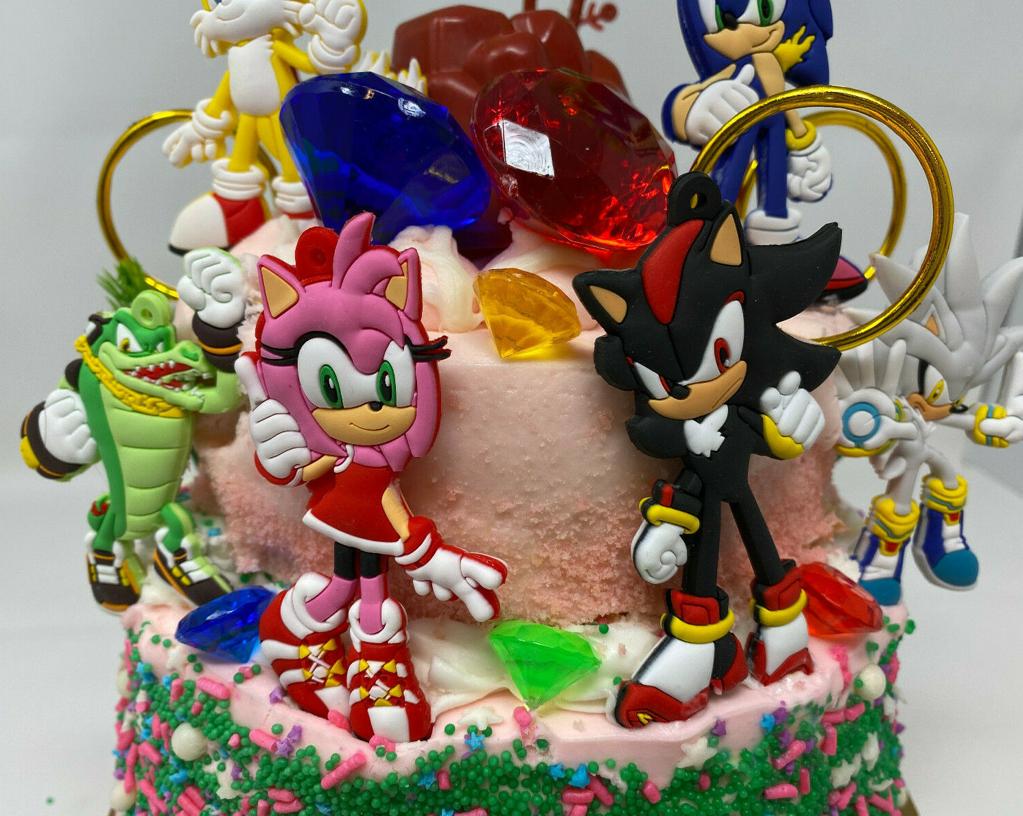 Sonic The Hedgehog Deluxe Birthday Cake Topper Set **BRAND NEW**