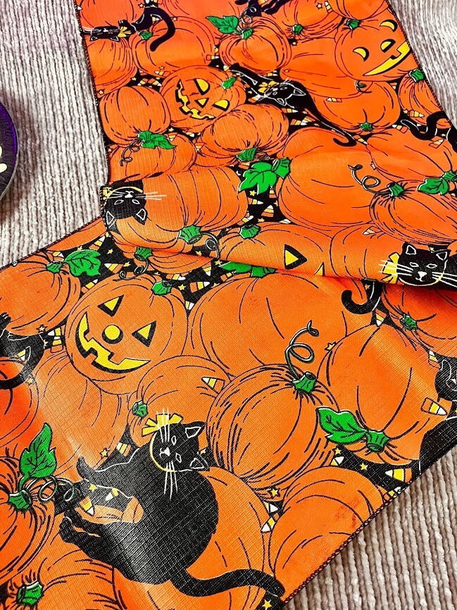 Vtg Halloween table scarf 70″ x 13′ plastic 10 paper plates NOS pumpkins cat