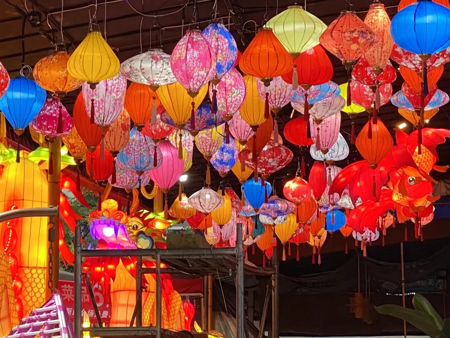 Retro Chinese Hanging Lantern Waterproof Solid Color Festival Party Cloth Decor