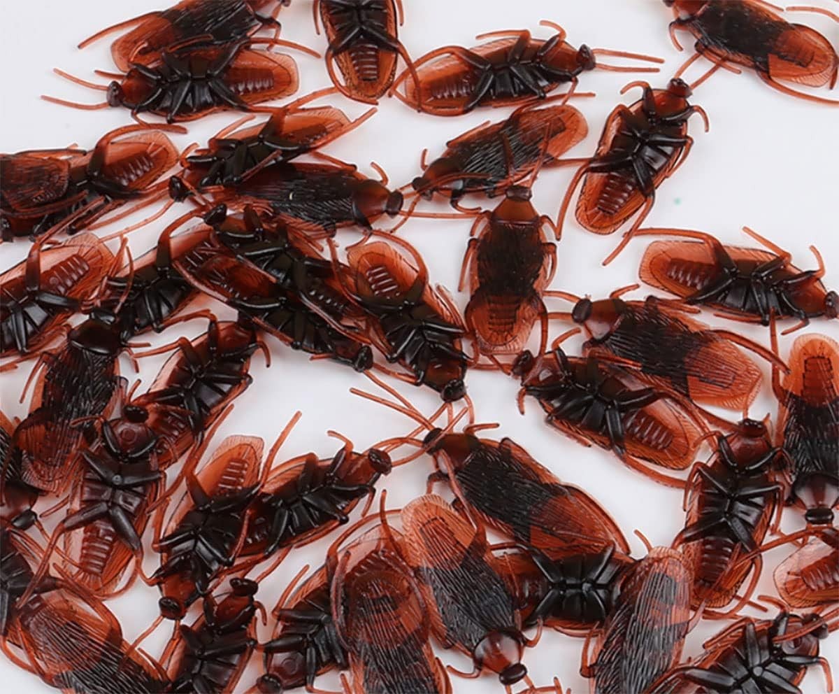30 Lifelike Cockroach Prank Toys – Scary Fun for August Fools’ & Halloween