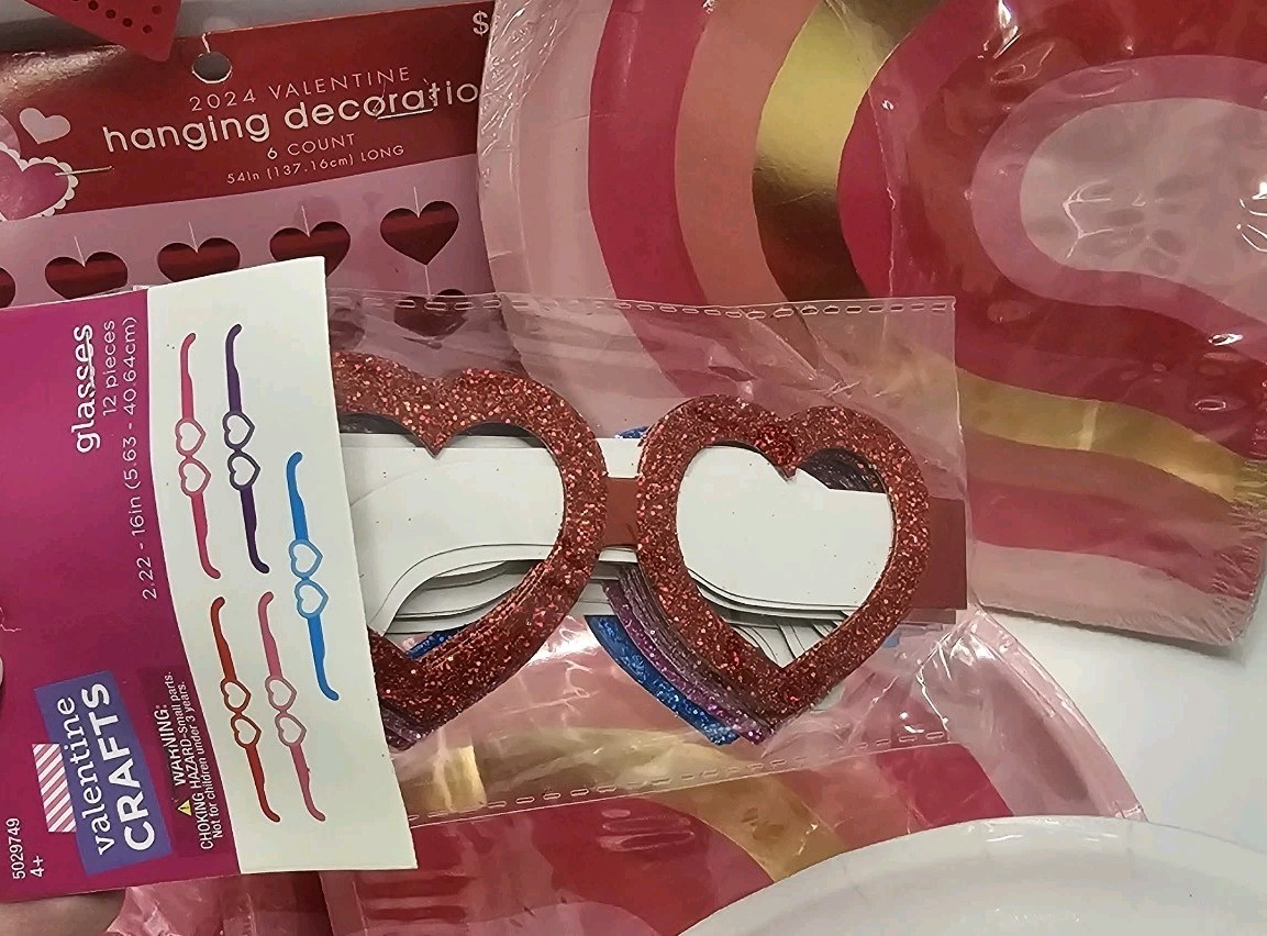 Valentine’s Day Party Supplies Lot Heart Garland Decor Cards Rose Pedals Plates