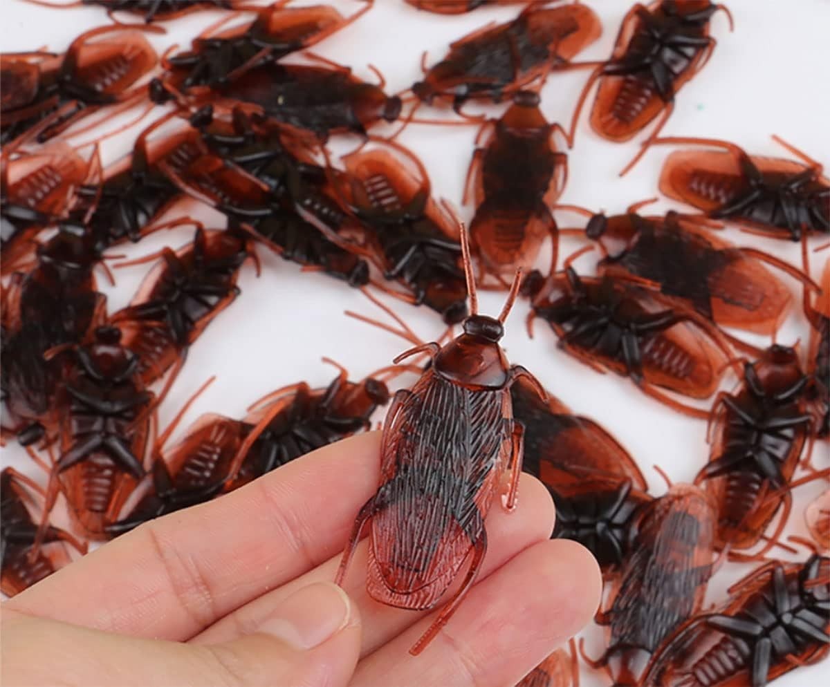 30 Lifelike Cockroach Prank Toys – Scary Fun for August Fools’ & Halloween