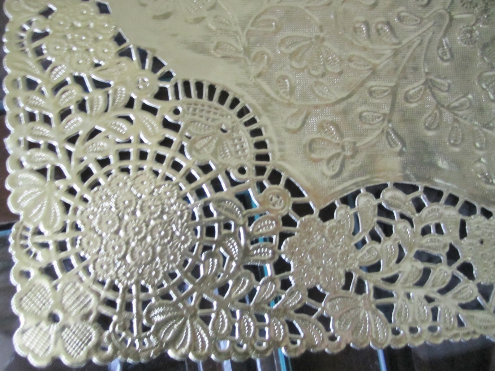 10 PCS GOLD FOIL PLACEMAT RECTANGLE PAPER VICTORIAN LACE DOILY WEDDINGS EVENTS