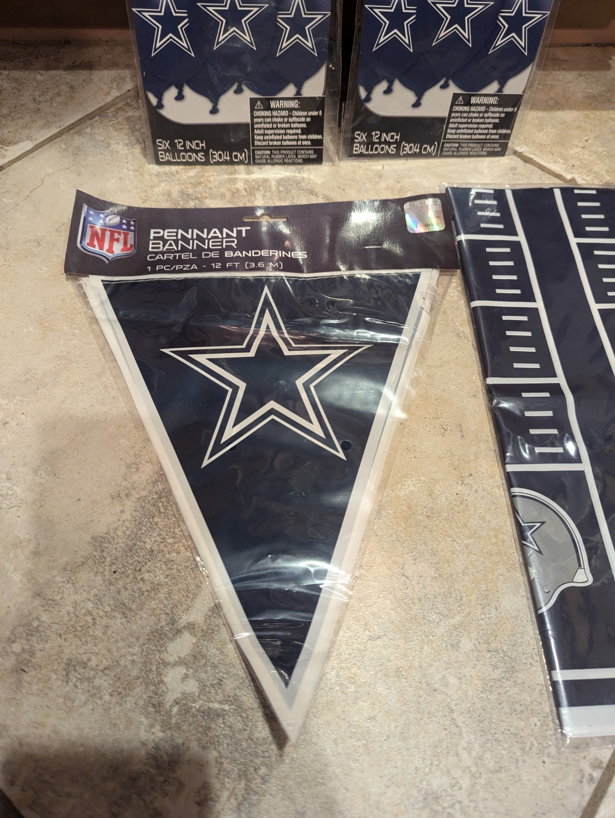 Dallas Cowboys NFL Football Party Decoration Plastic Tablecover Pennant Balloon