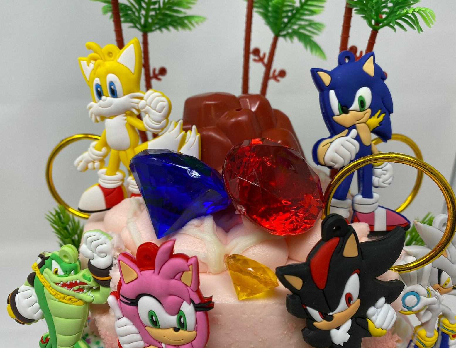 Sonic The Hedgehog Deluxe Birthday Cake Topper Set **BRAND NEW**